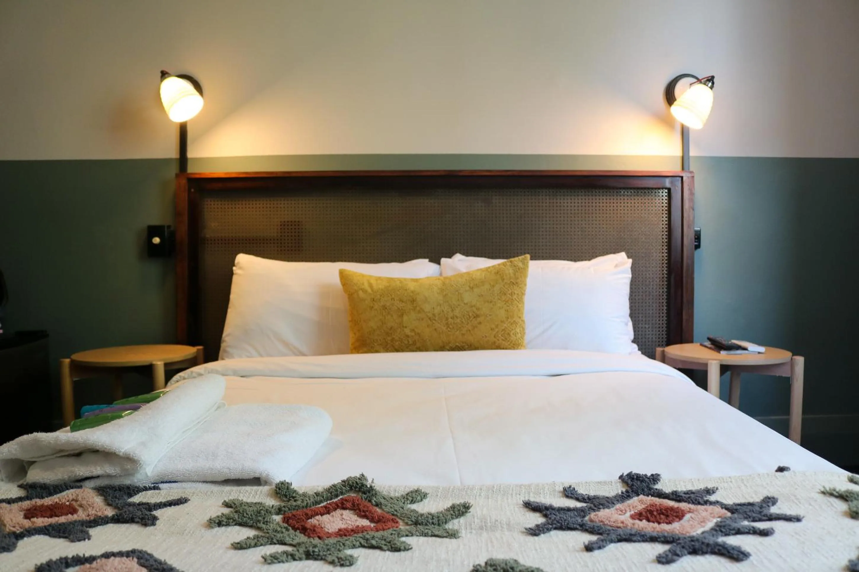 Bedroom, Bed in Darlo Bar Darlinghurst