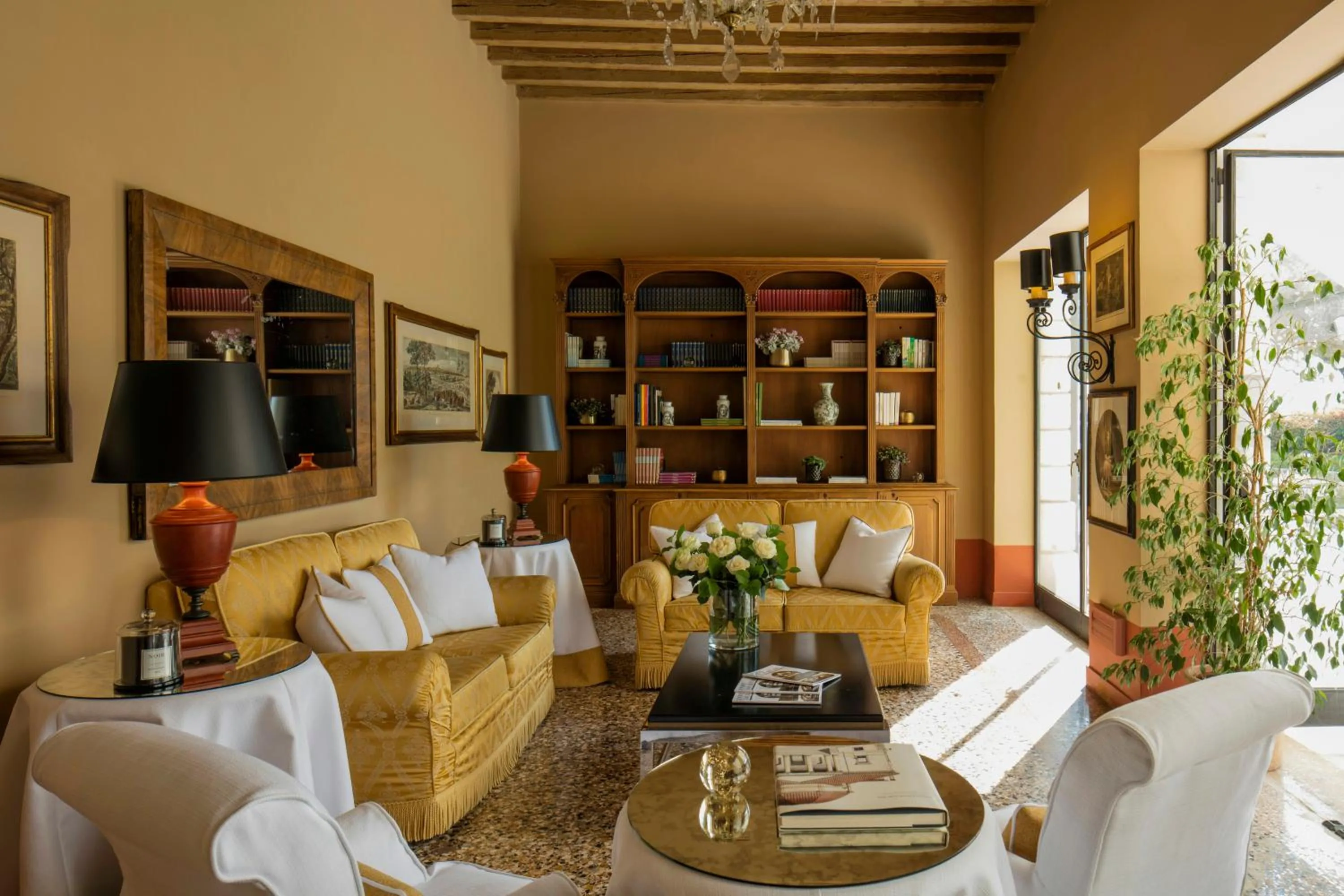 Library in Villa Michelangelo Vicenza – Starhotels Collezione