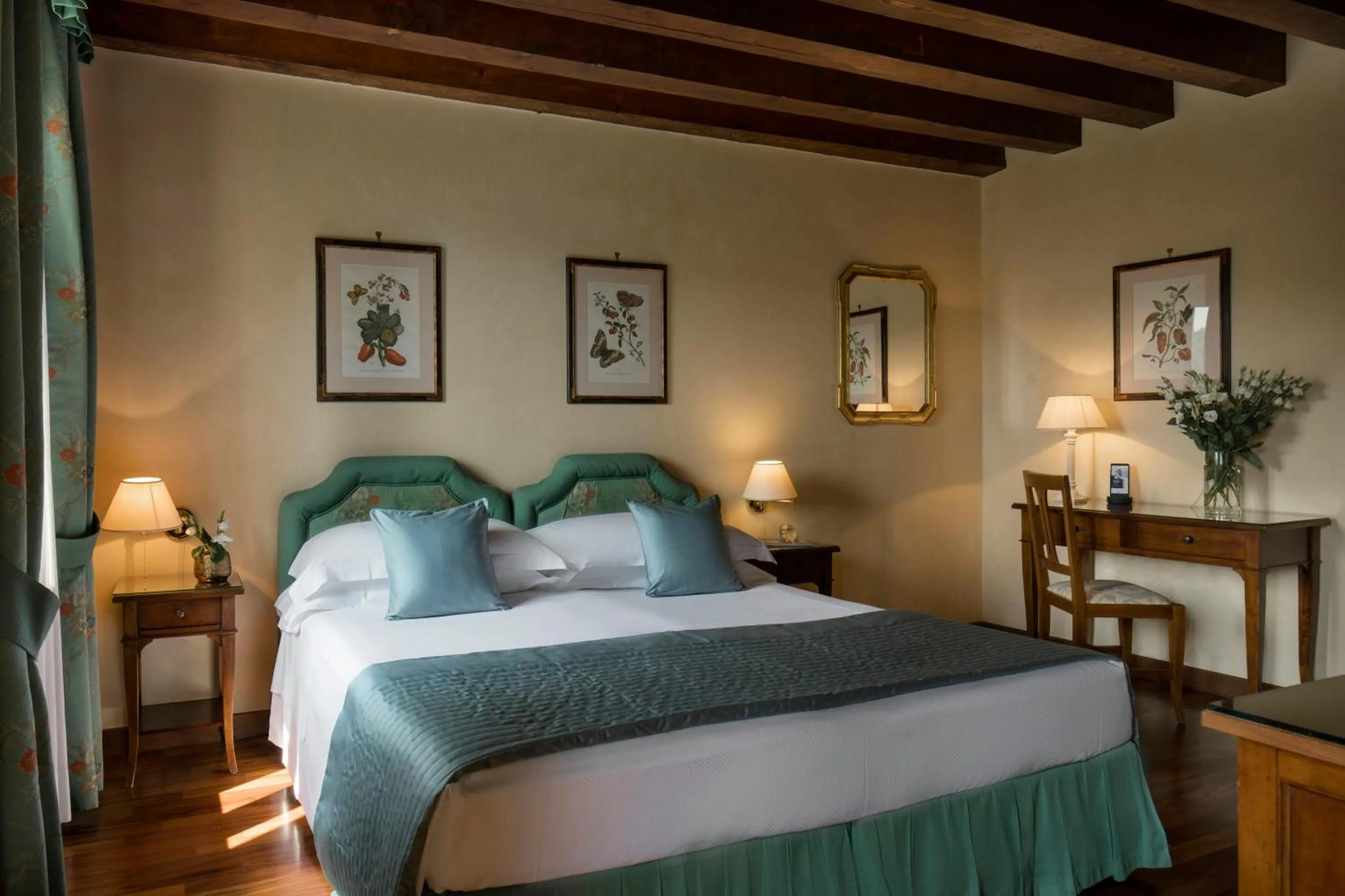 Bedroom, Bed in Villa Michelangelo Vicenza – Starhotels Collezione