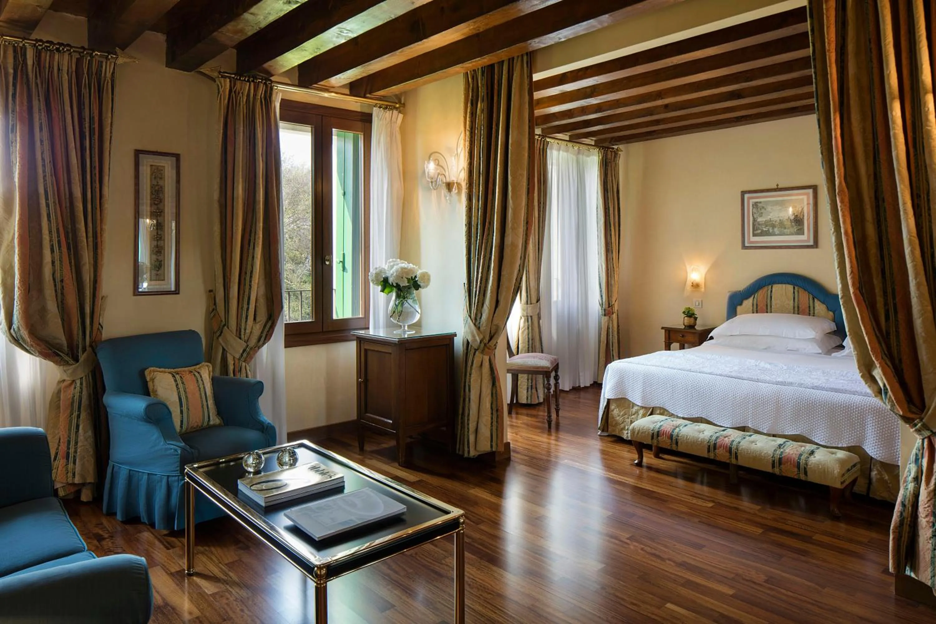 Photo of the whole room, Bed in Villa Michelangelo Vicenza – Starhotels Collezione