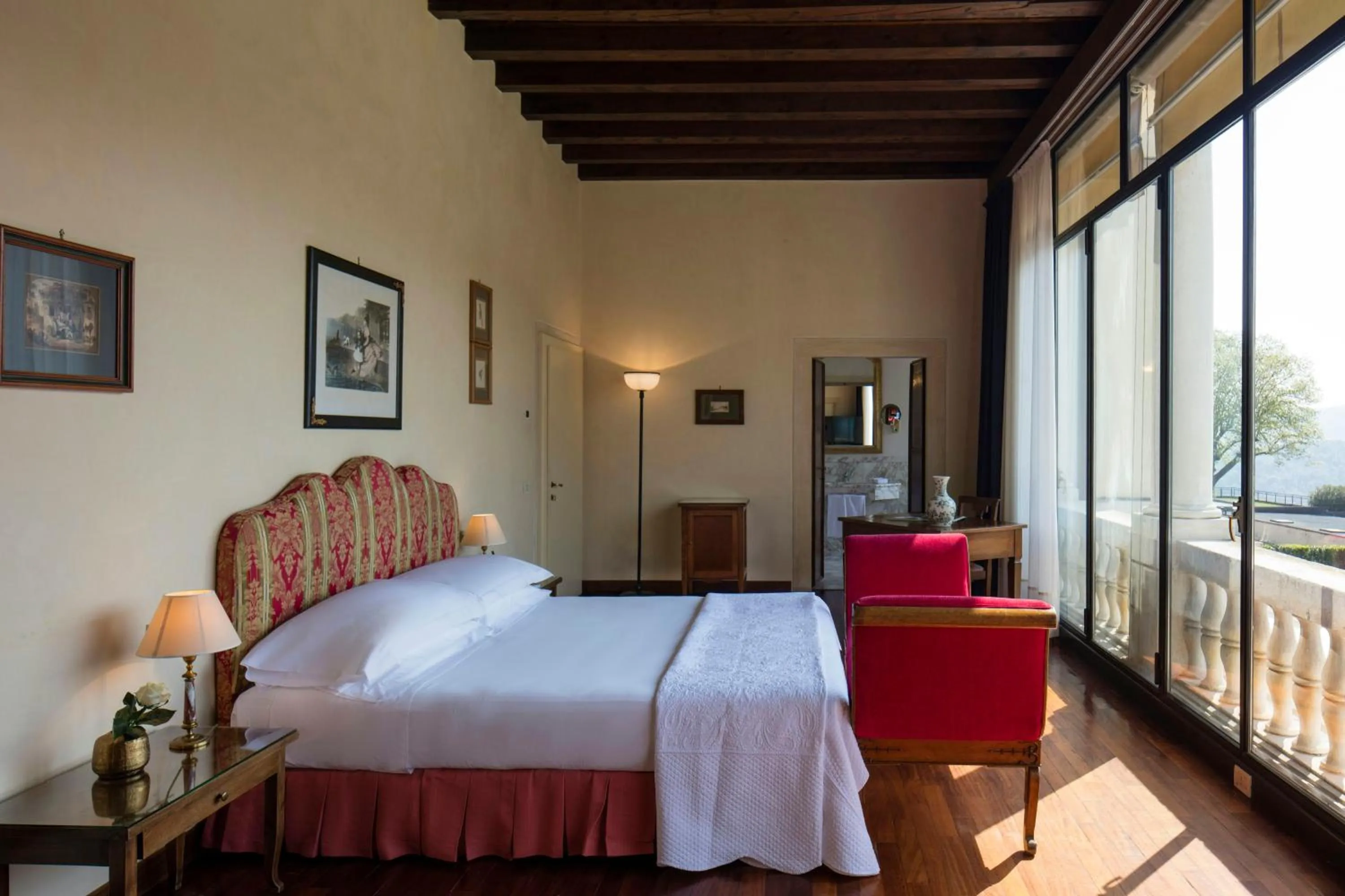Photo of the whole room, Bed in Villa Michelangelo Vicenza – Starhotels Collezione