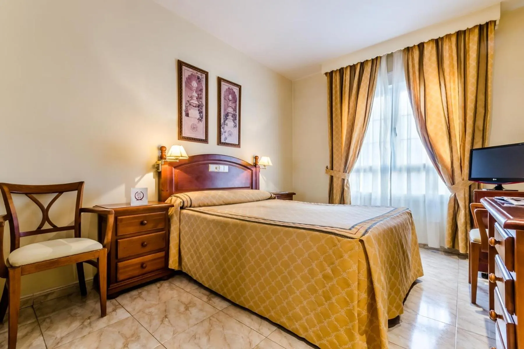 Bed in Roma Aurea