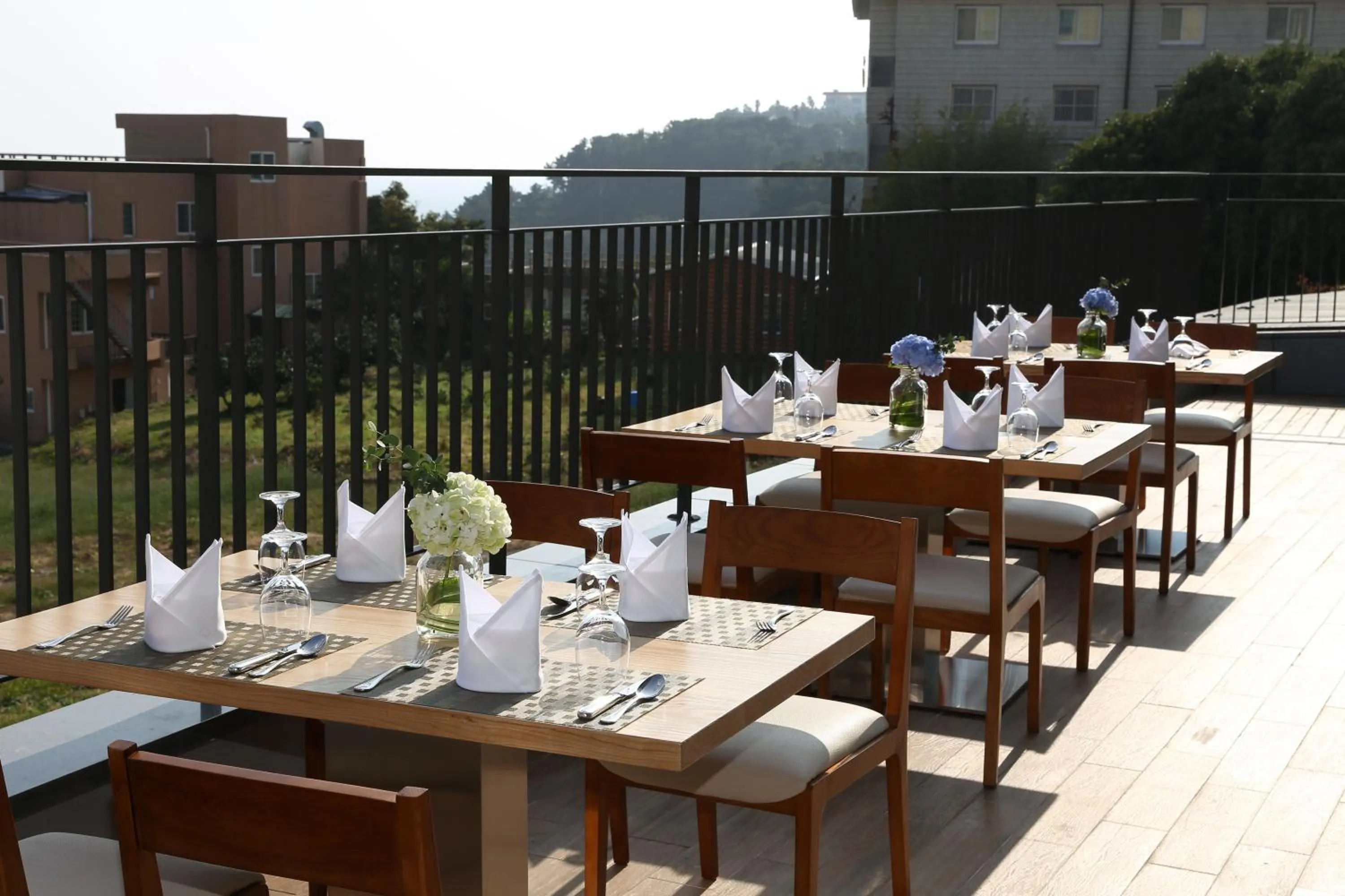 Restaurant/places to eat in Mstay Hotel