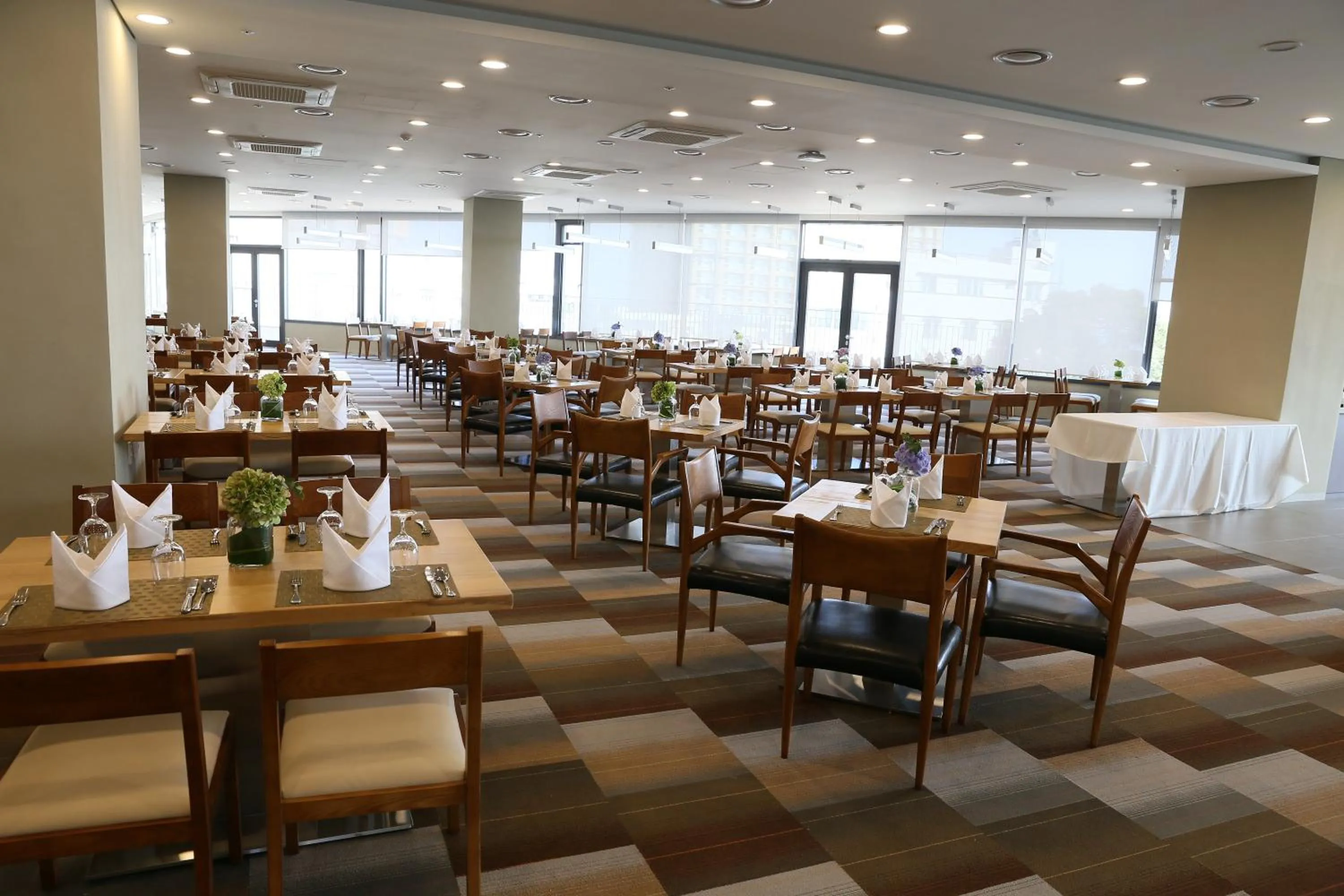 Restaurant/places to eat in Mstay Hotel