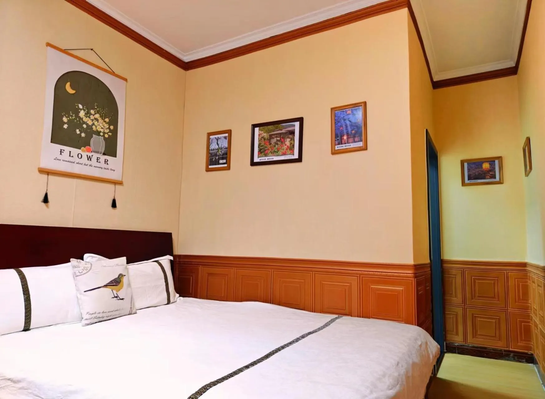 Bed in Beijing Badaling Great Wall Caos Courtyard Hostel 1VIP service 2Ancient style Chinese yard 3 only 15 minutes walk to the Badaling Great Wall 4 be your free advisor 5 offer private guided tour 6 experience local food and culutre