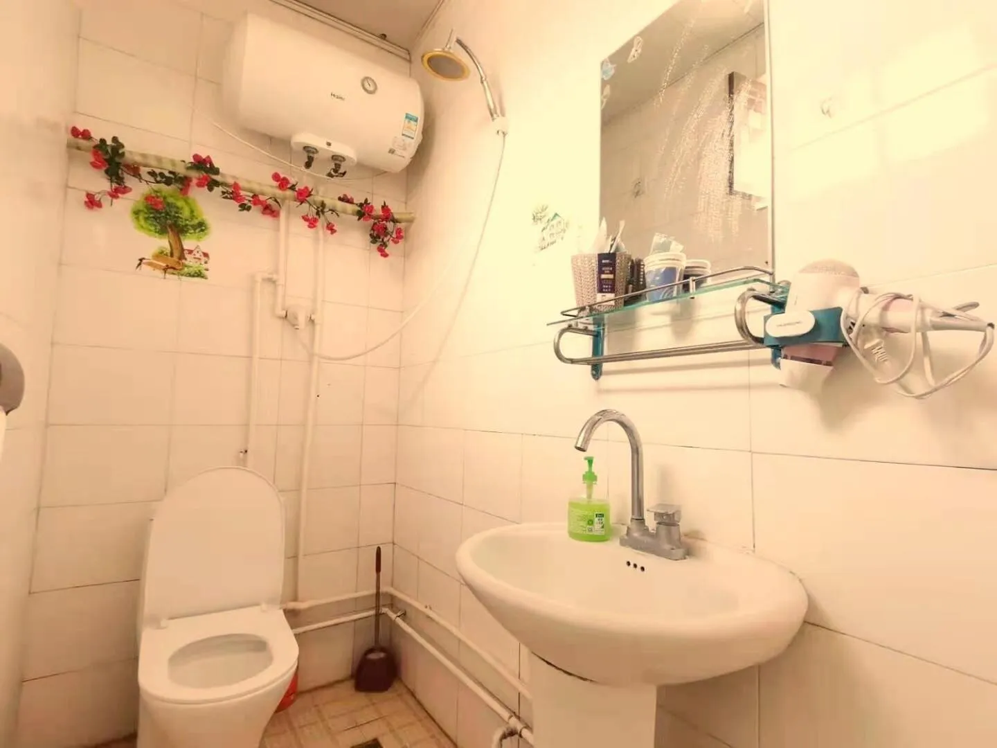 Beijing Badaling Great Wall Caos Courtyard Hostel 1VIP service 2Ancient style Chinese yard 3 only 15 minutes walk to the Badaling Great Wall 4 be your free advisor 5 offer private guided tour 6 experience local food and culutre