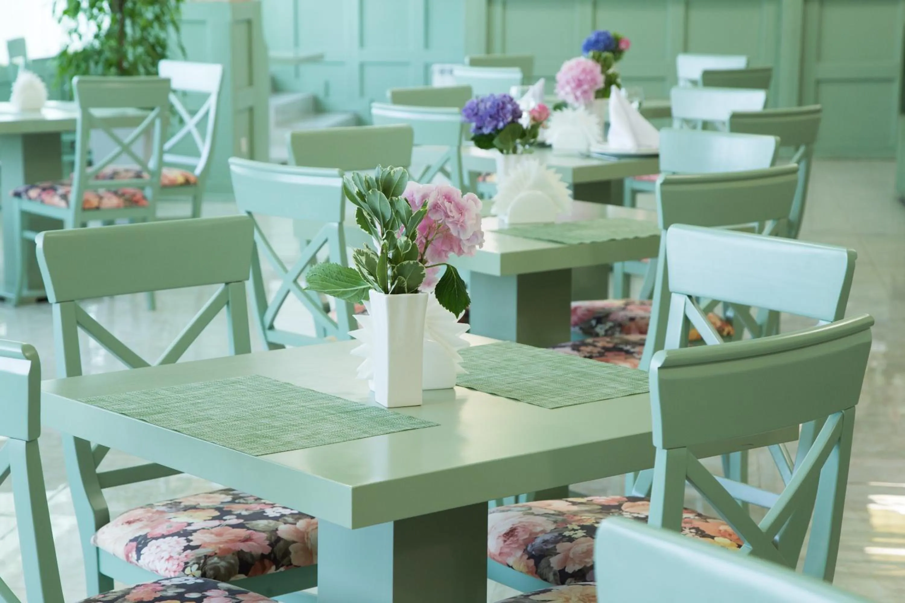 Restaurant/places to eat in Business Hotel Almaty