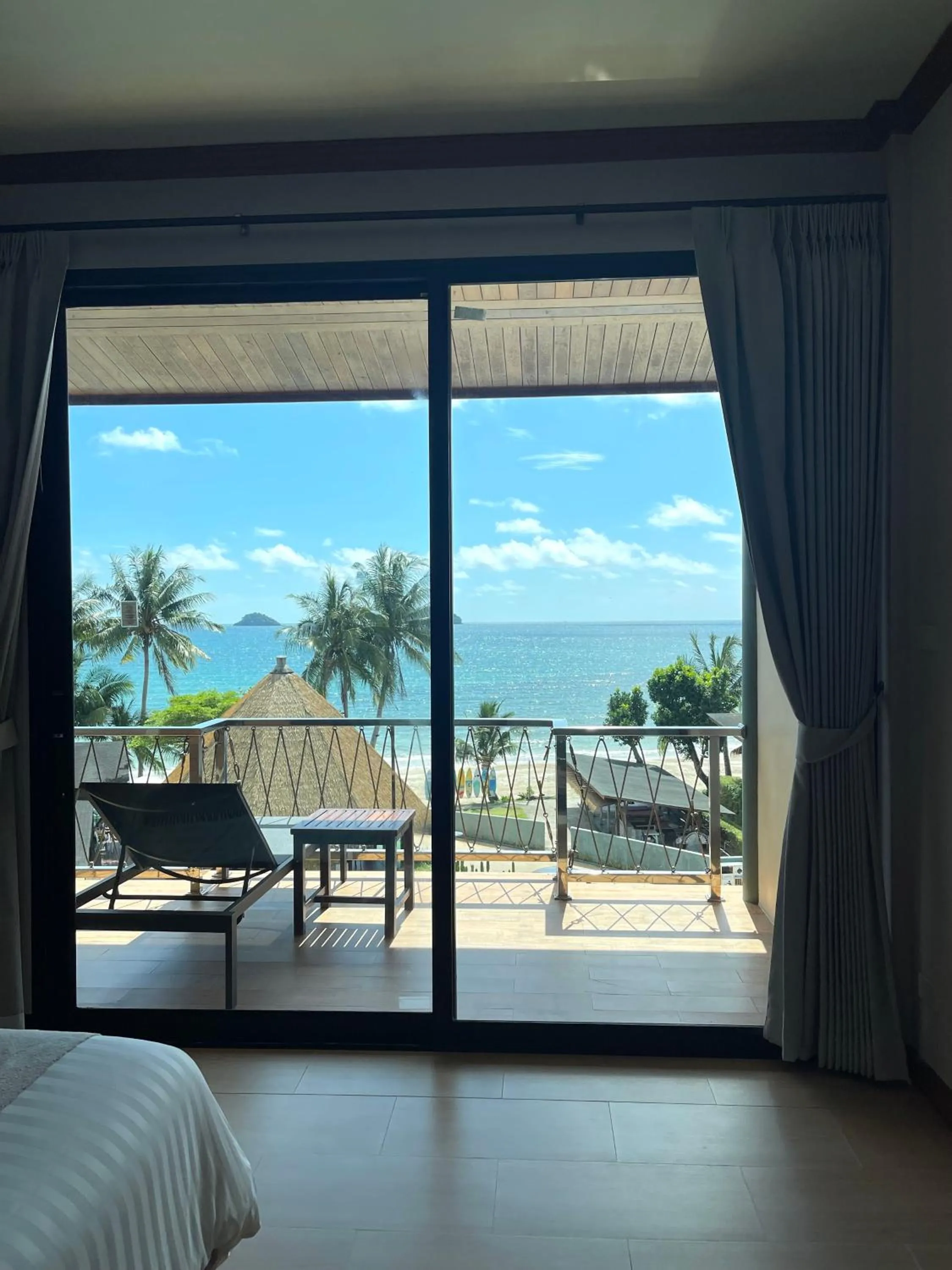 Balcony/Terrace, Bed in Kai Bae Beach Resort Koh Chang