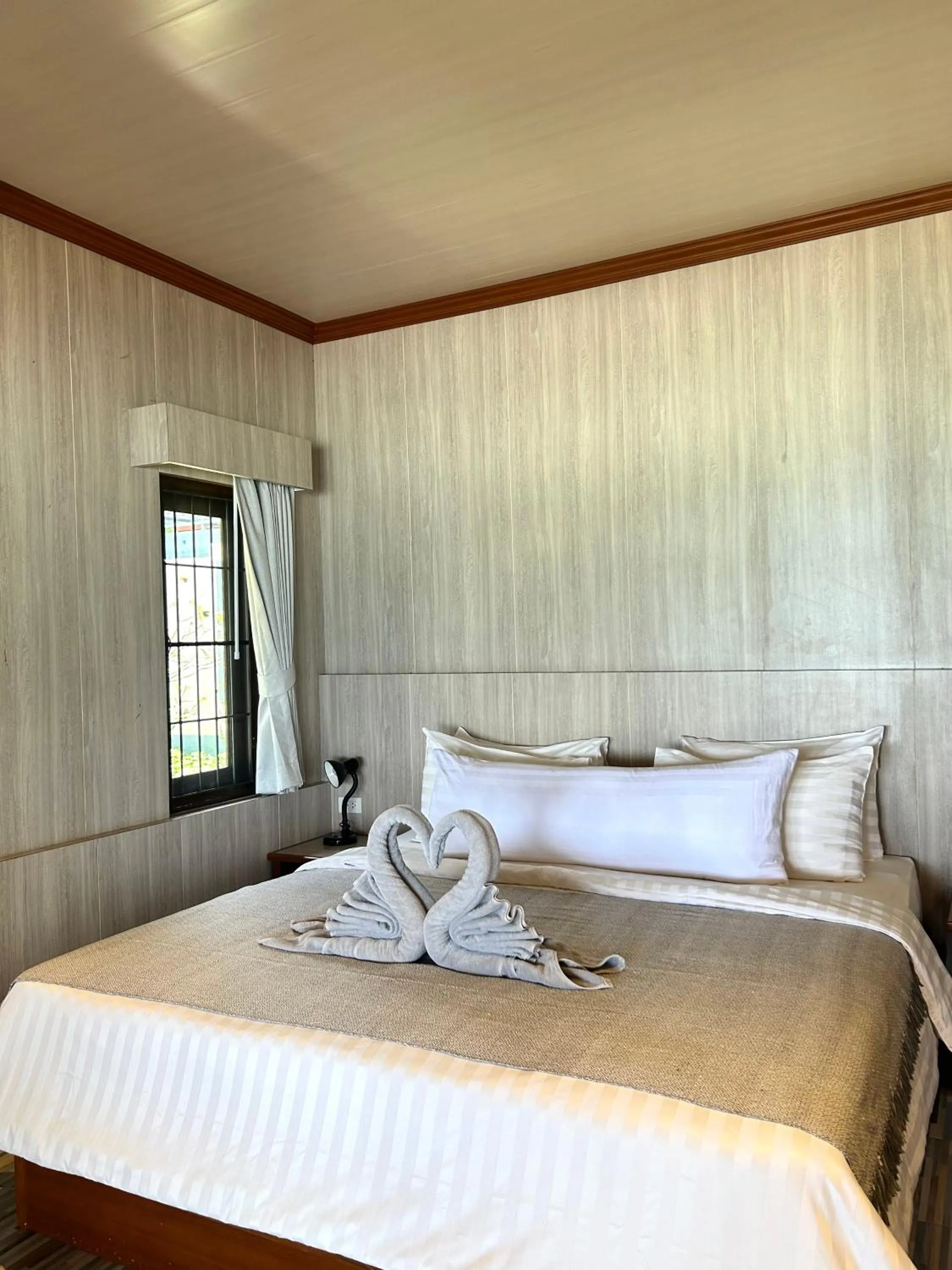 Bed in Kai Bae Beach Resort Koh Chang