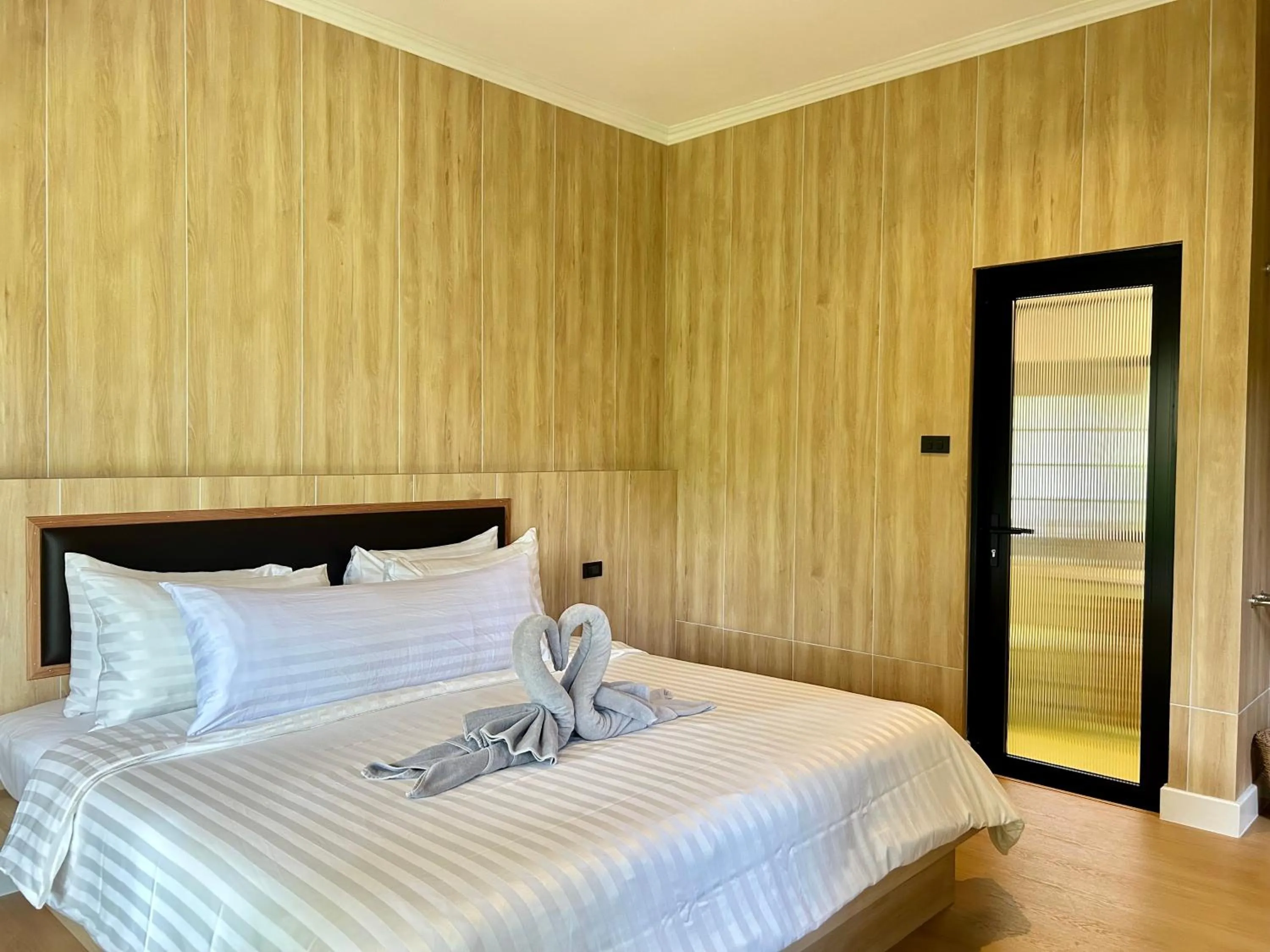 Bed in Kai Bae Beach Resort Koh Chang