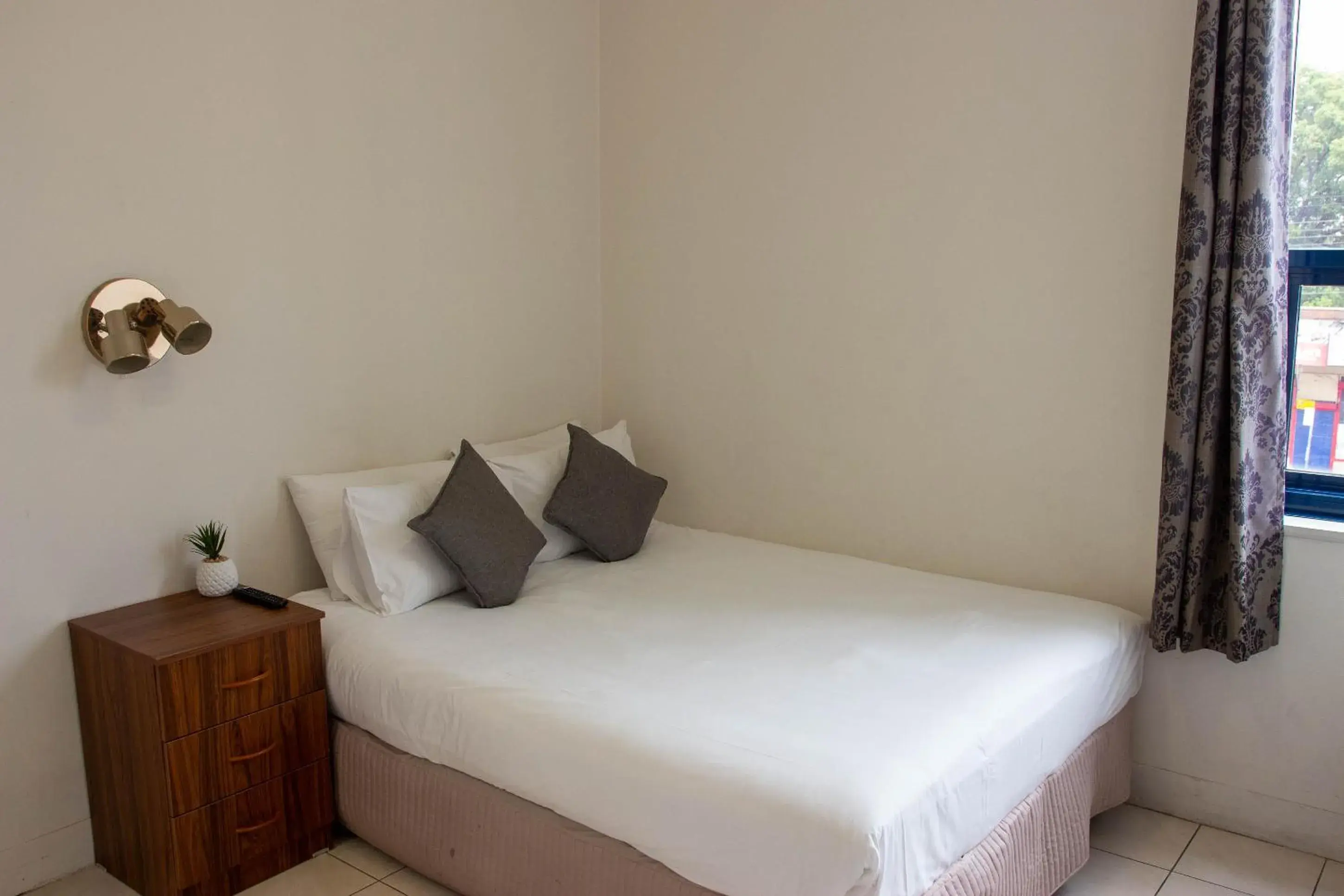 Quadruple Room with Private Bathroom in Wiley Park Hotel Quadruple Room with Private Bathroom in Wiley Park Hotel