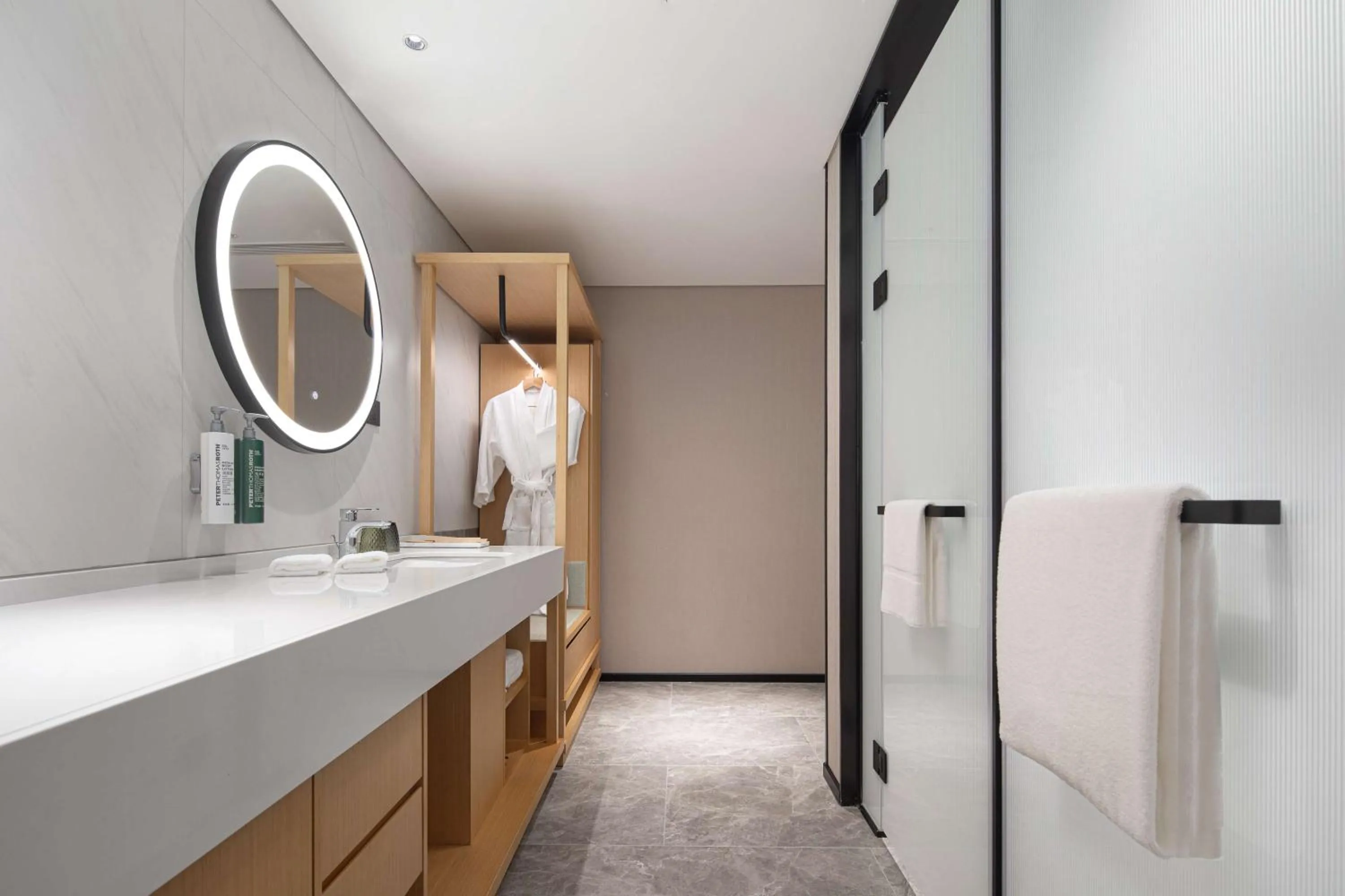 Bathroom in Hilton Garden Inn Chengde Mountain Resort