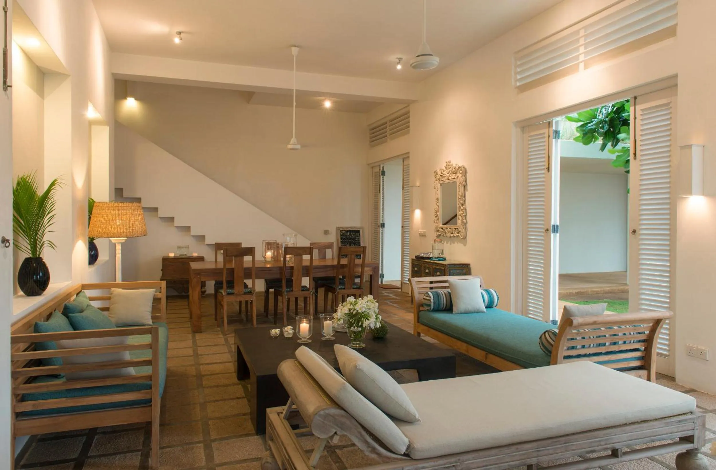 Restaurant/places to eat in Sri Villas