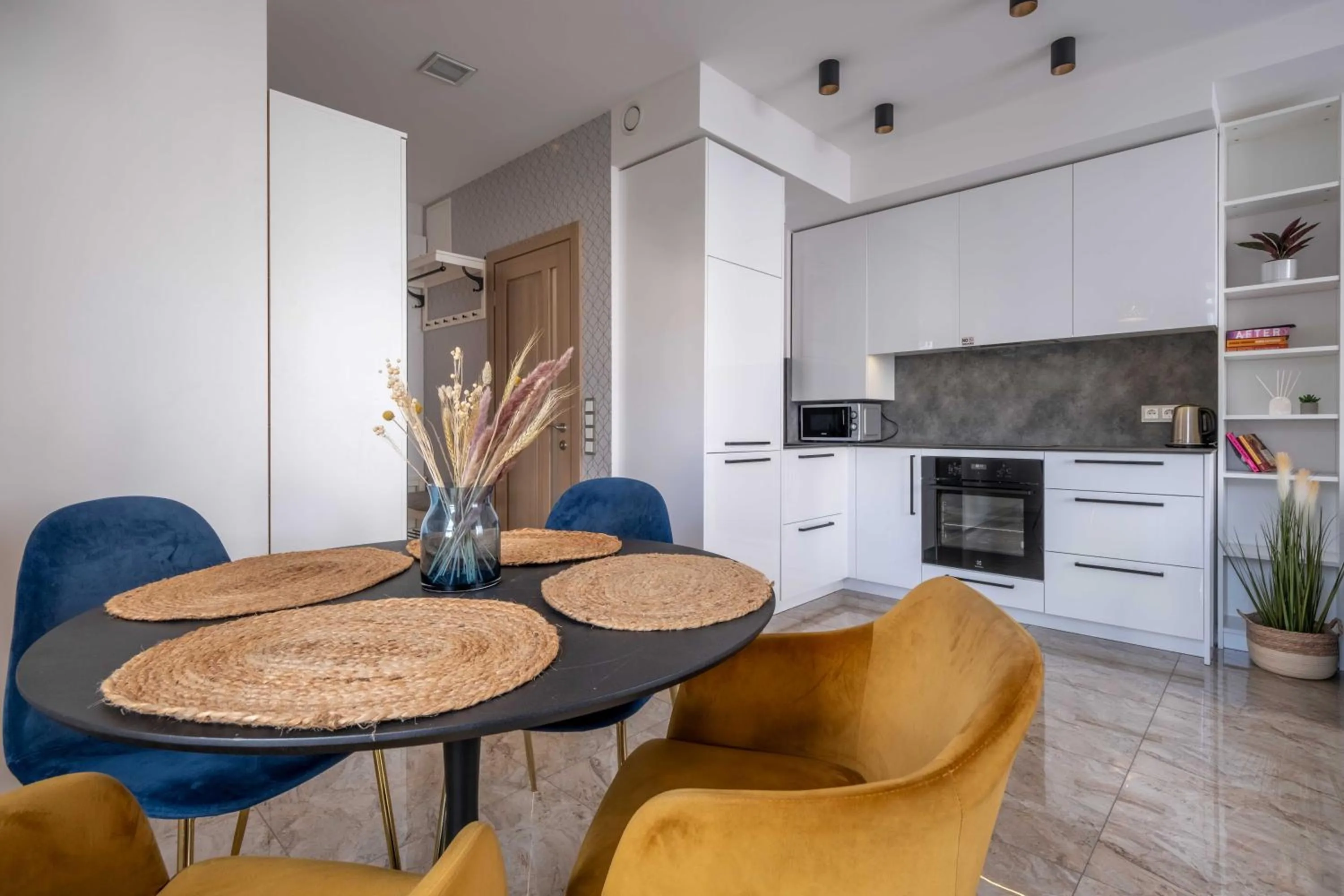 Kitchen or kitchenette in King Mindaugas Apartments