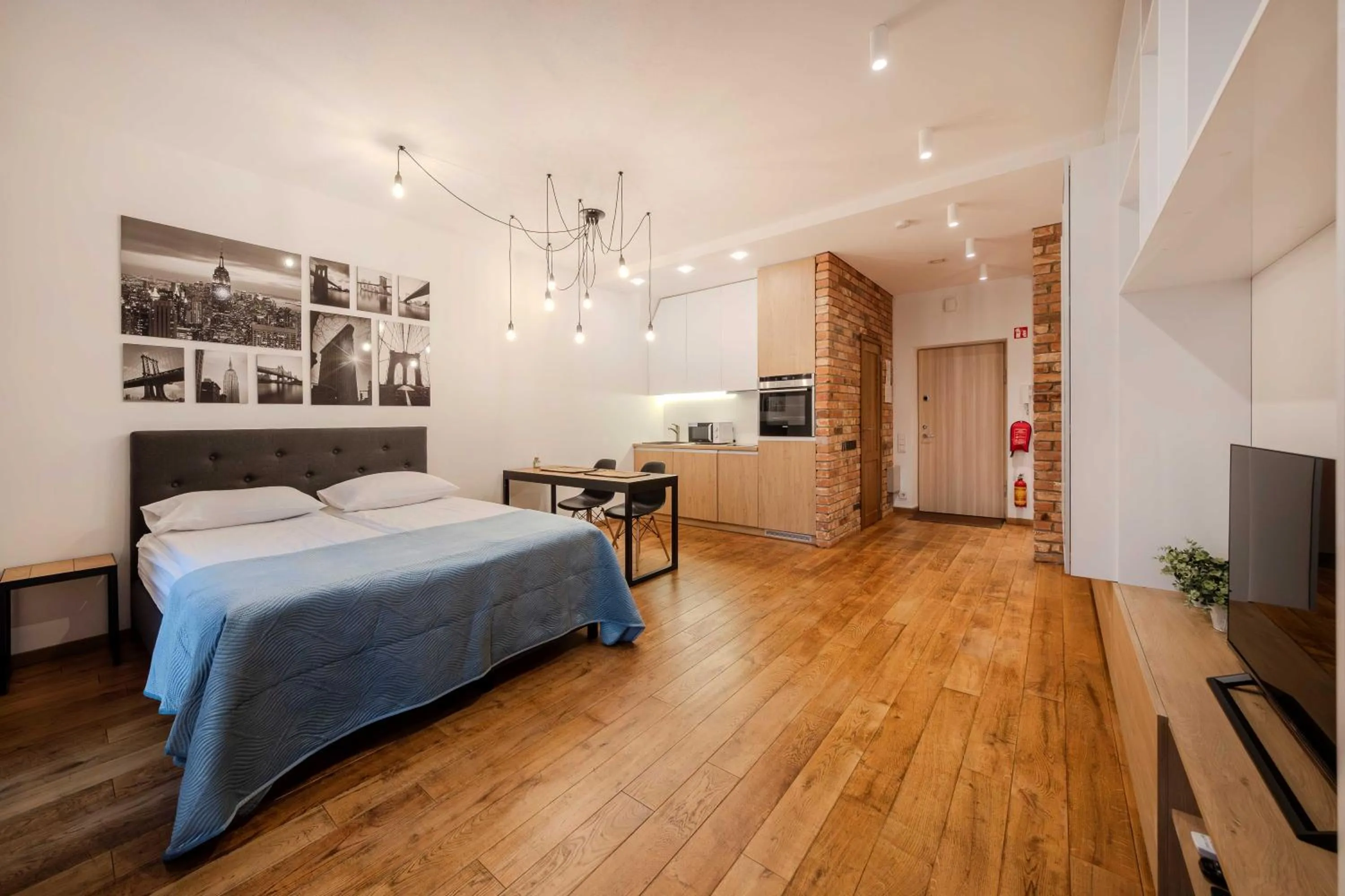 kitchen, Bed in King Mindaugas Apartments