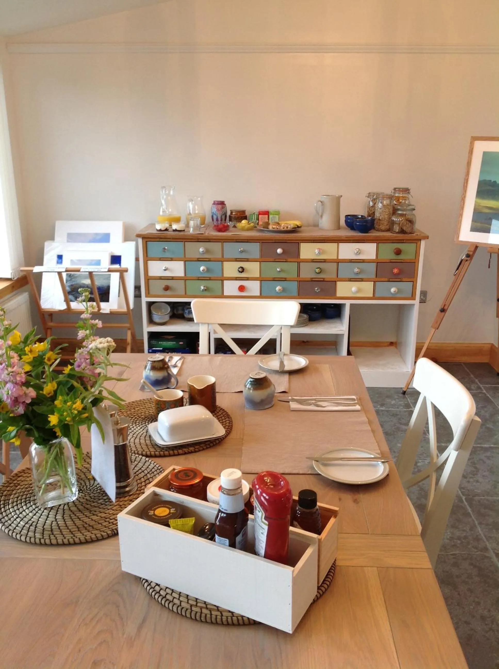 Food and drinks in Off The Hill B&B