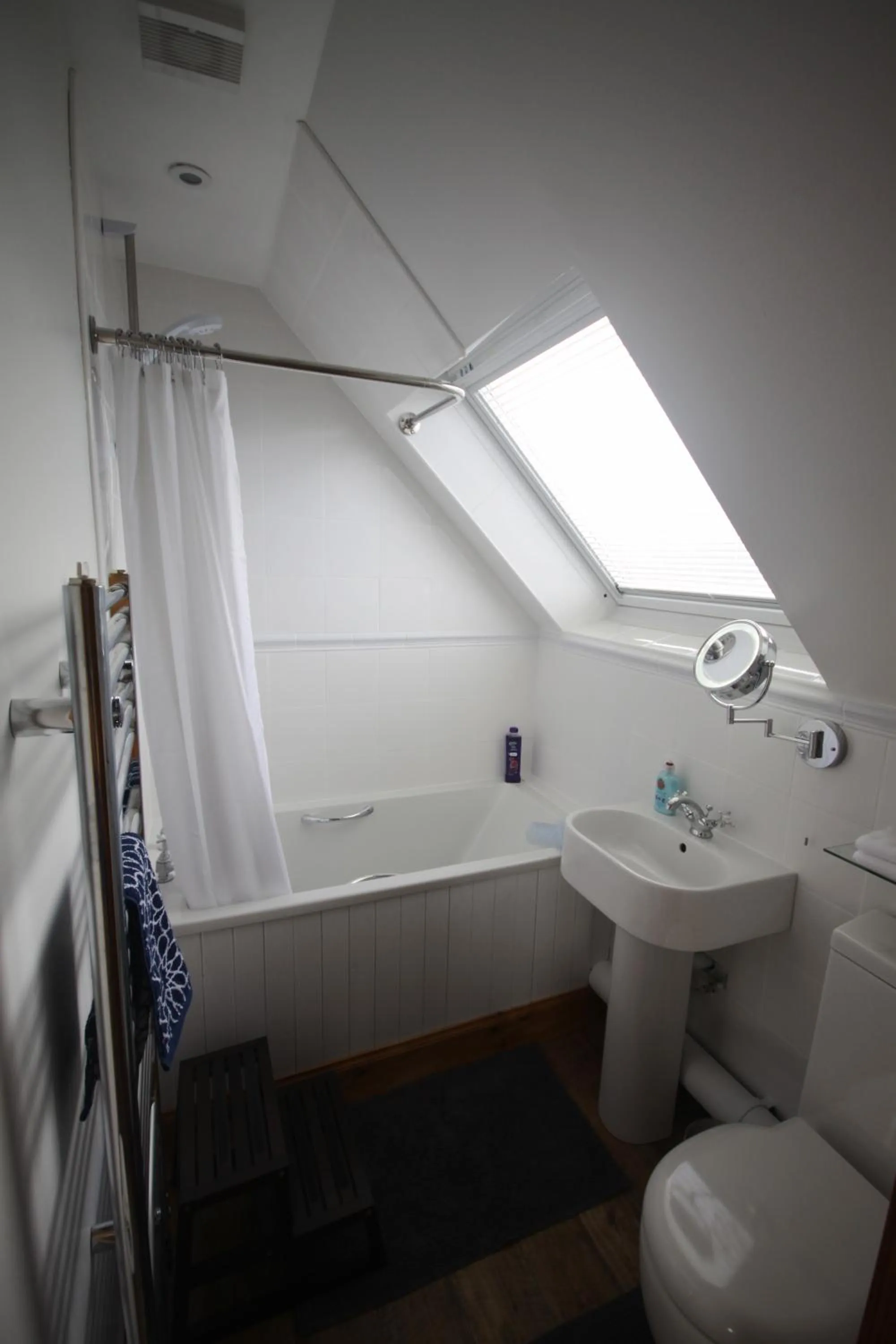 Toilet in Off The Hill B&B