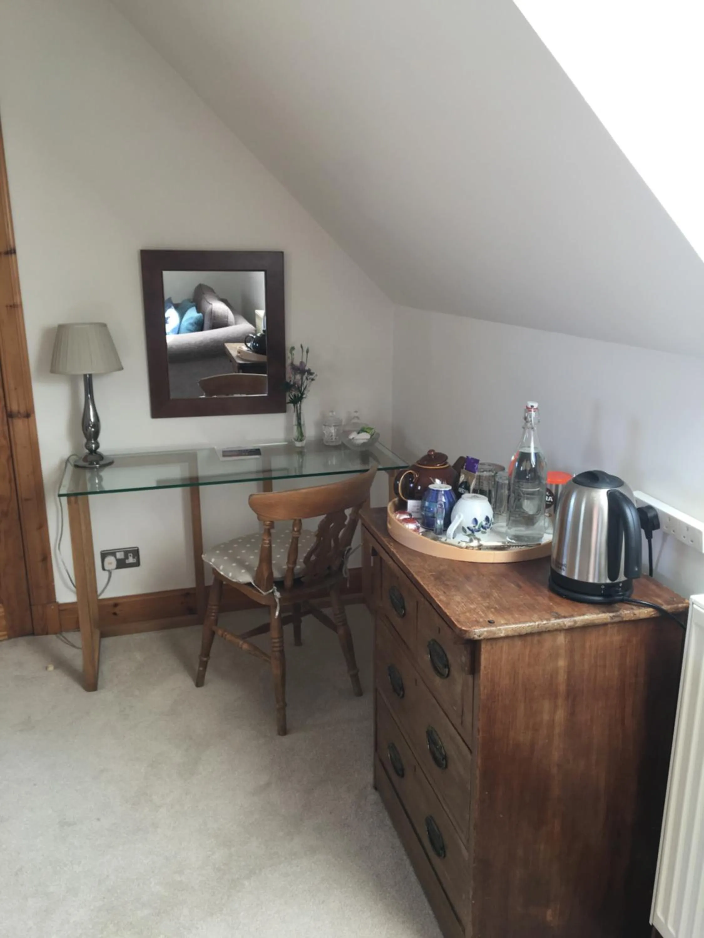 Coffee/tea facilities in Off The Hill B&B