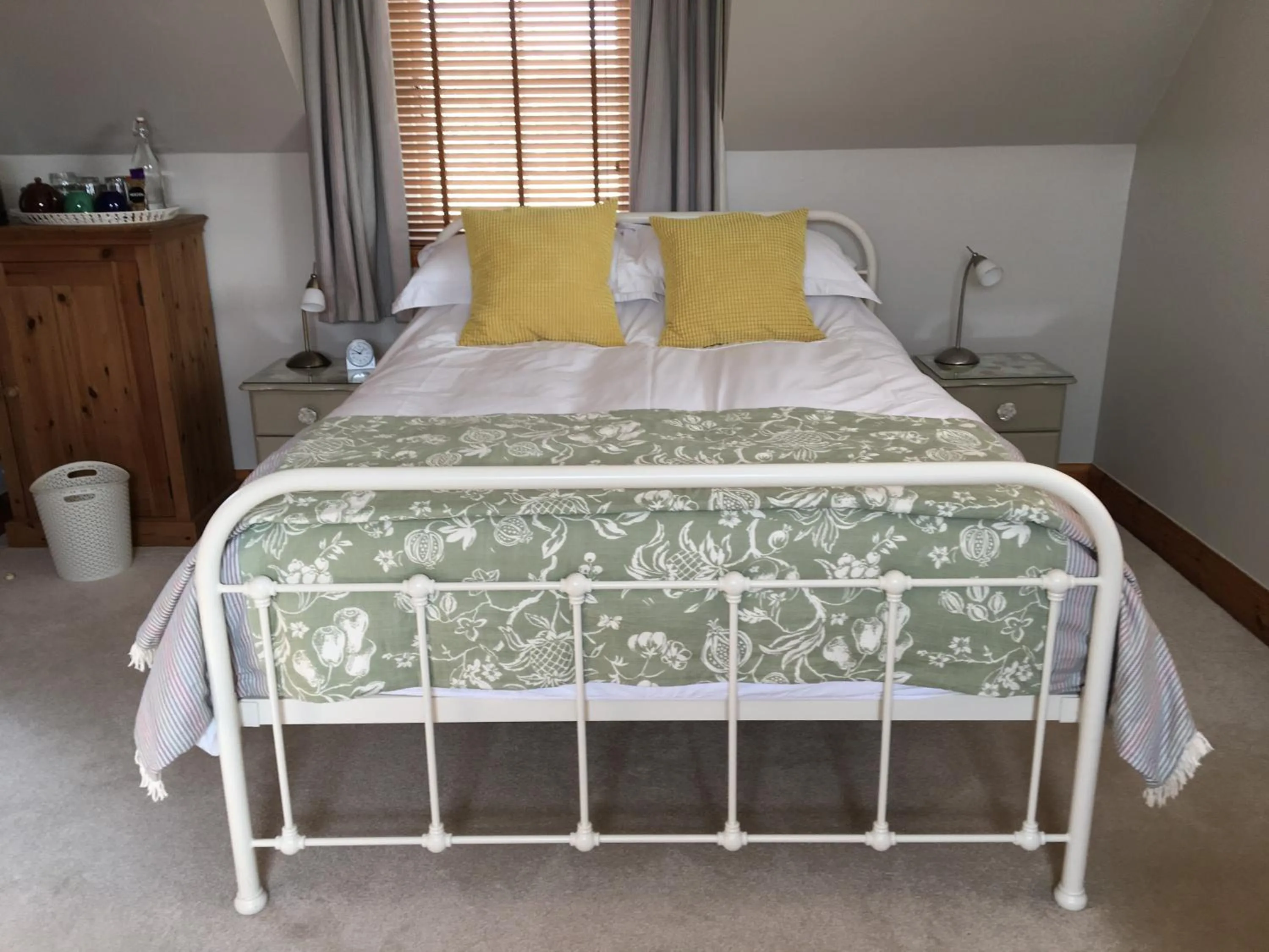 Bed in Off The Hill B&B