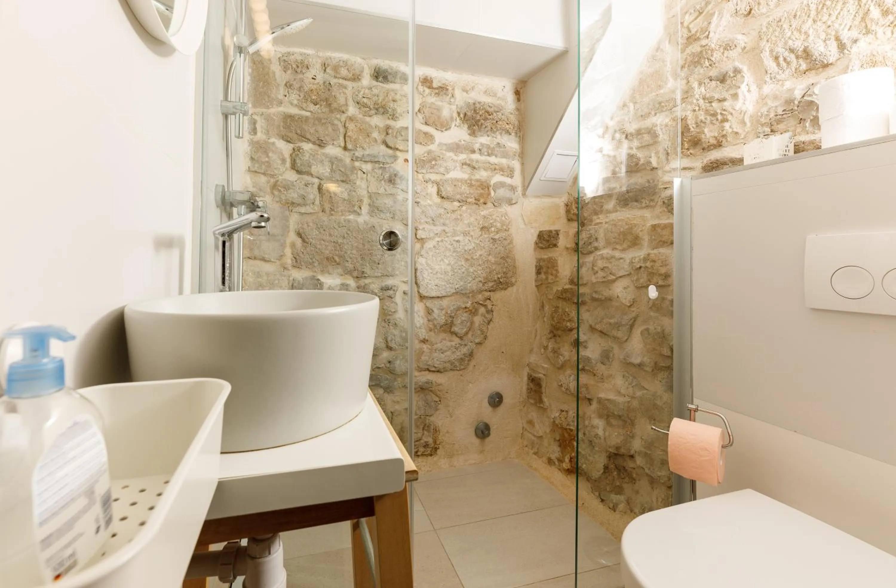 Property building in Pylon Rooms