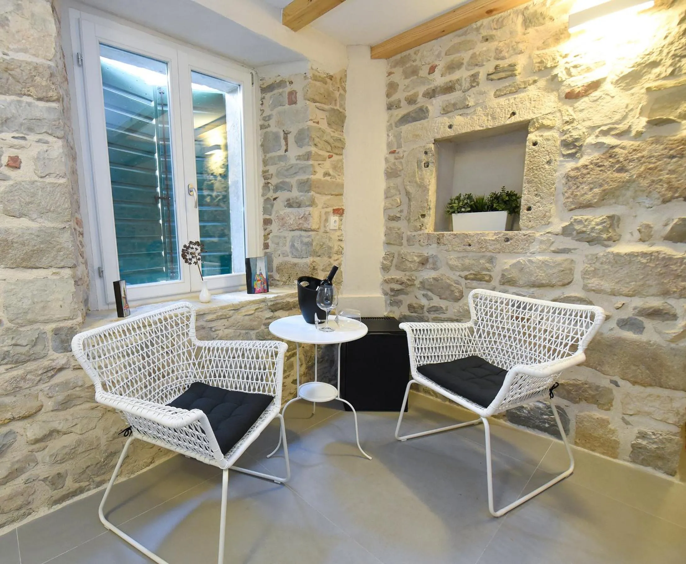 Living room in Pylon Rooms