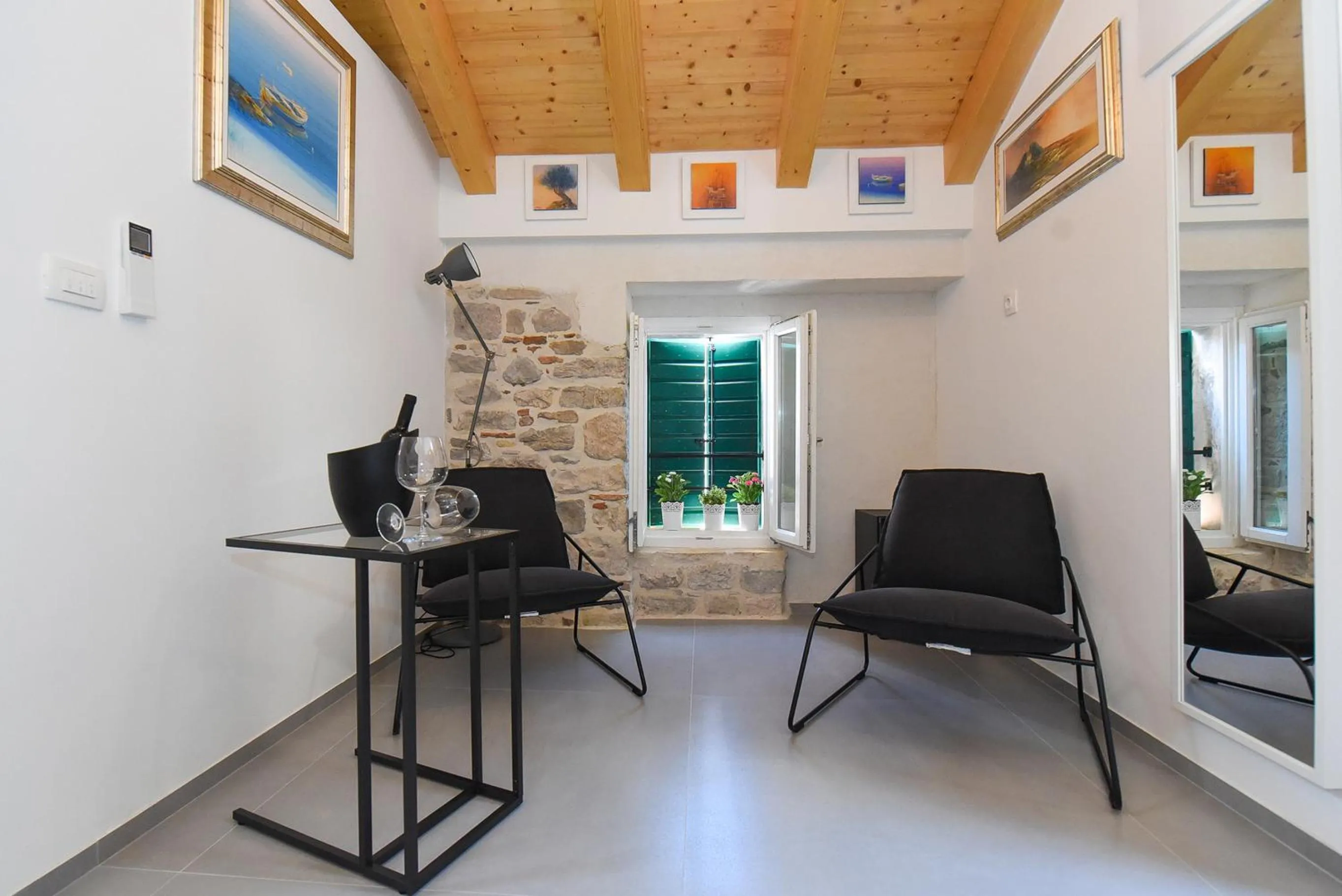 Food and drinks in Pylon Rooms