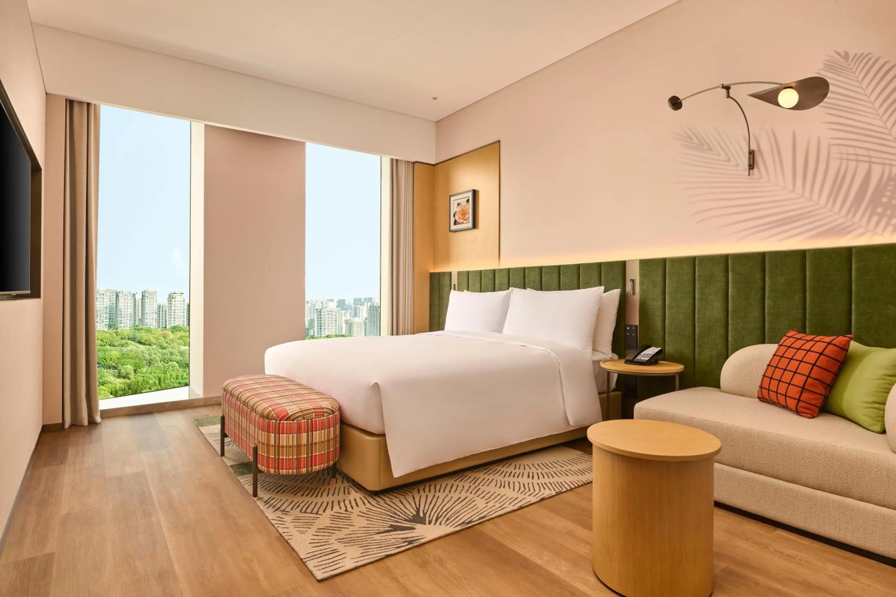 Photo of the whole room, Bed in Hilton Garden Inn Chongqing Central Park