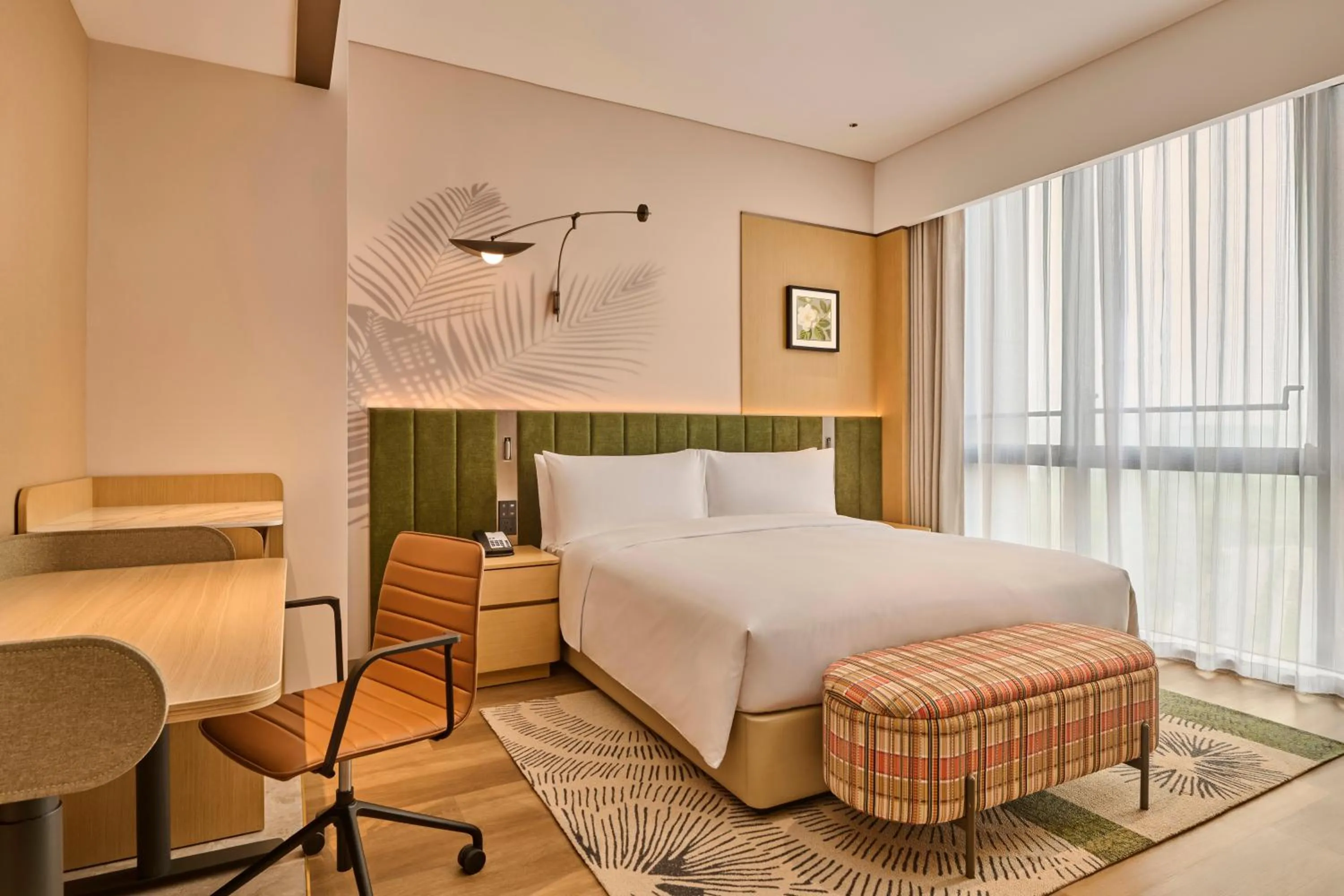 Photo of the whole room, Bed in Hilton Garden Inn Chongqing Central Park