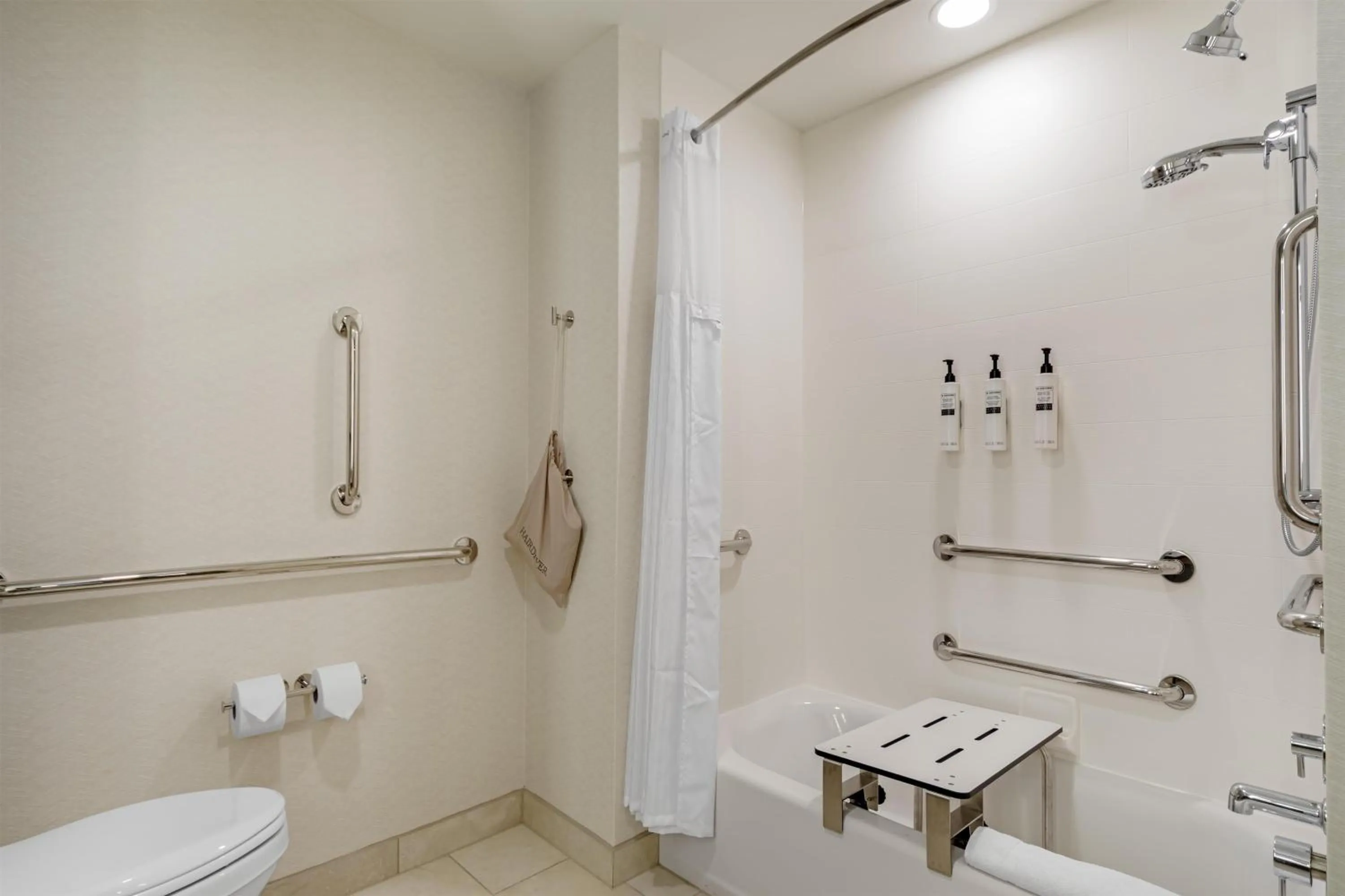 Bathroom in Hilton Garden Inn Media