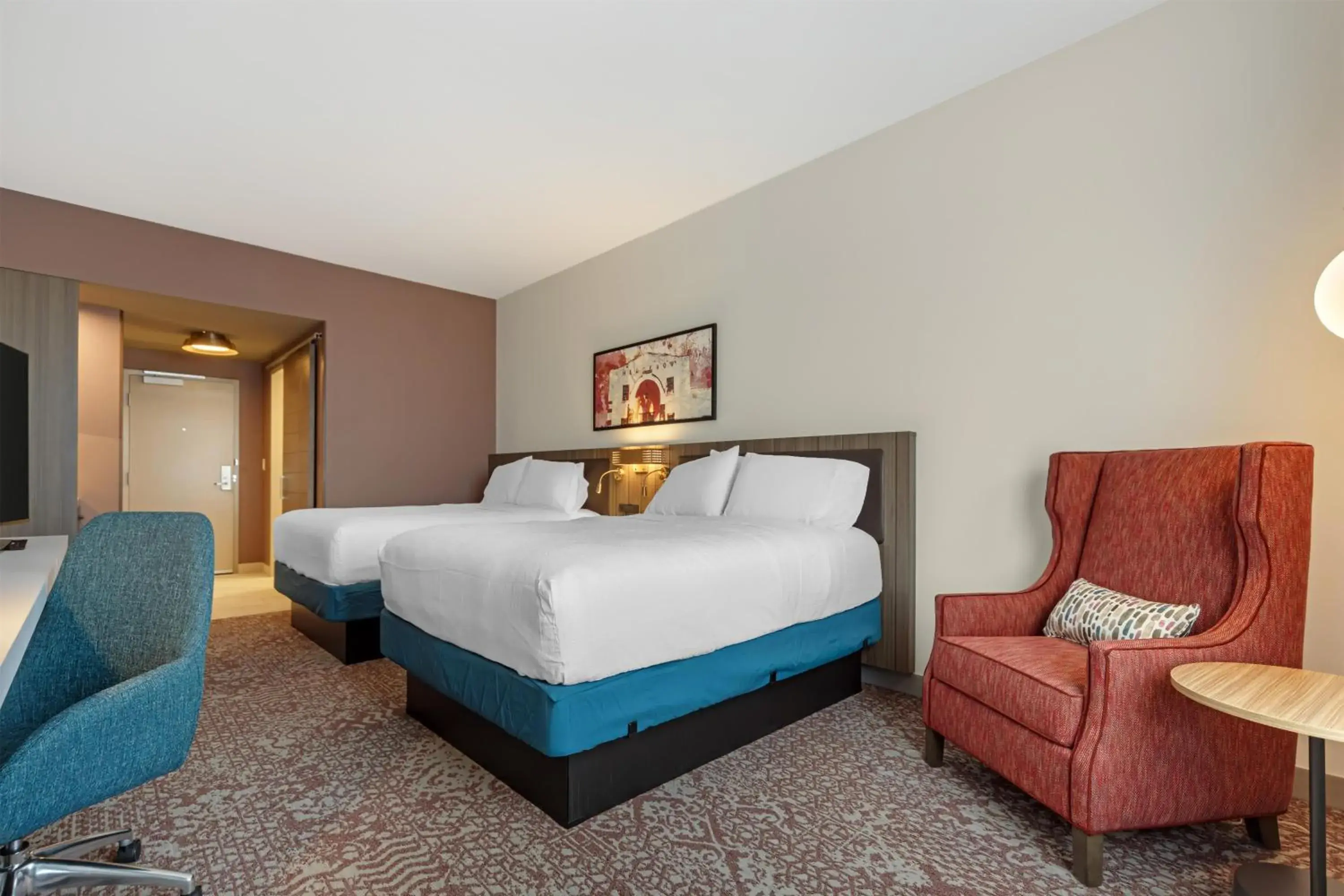 Queen Room with Two Queen Beds in Hilton Garden Inn Media Queen Room with Two Queen Beds in Hilton Garden Inn Media