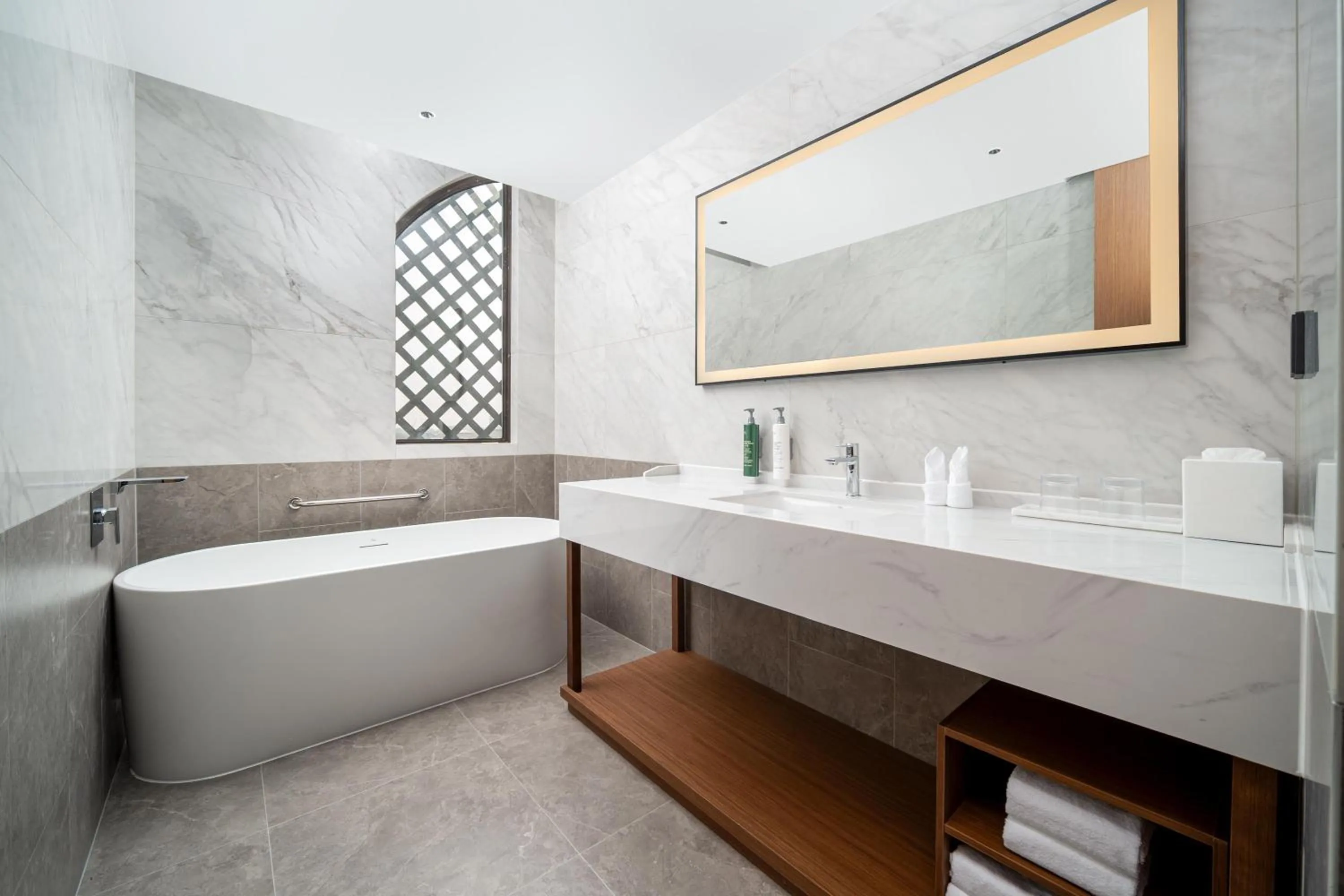 Bathroom in Hilton Garden Inn Shanghai Changxing Island