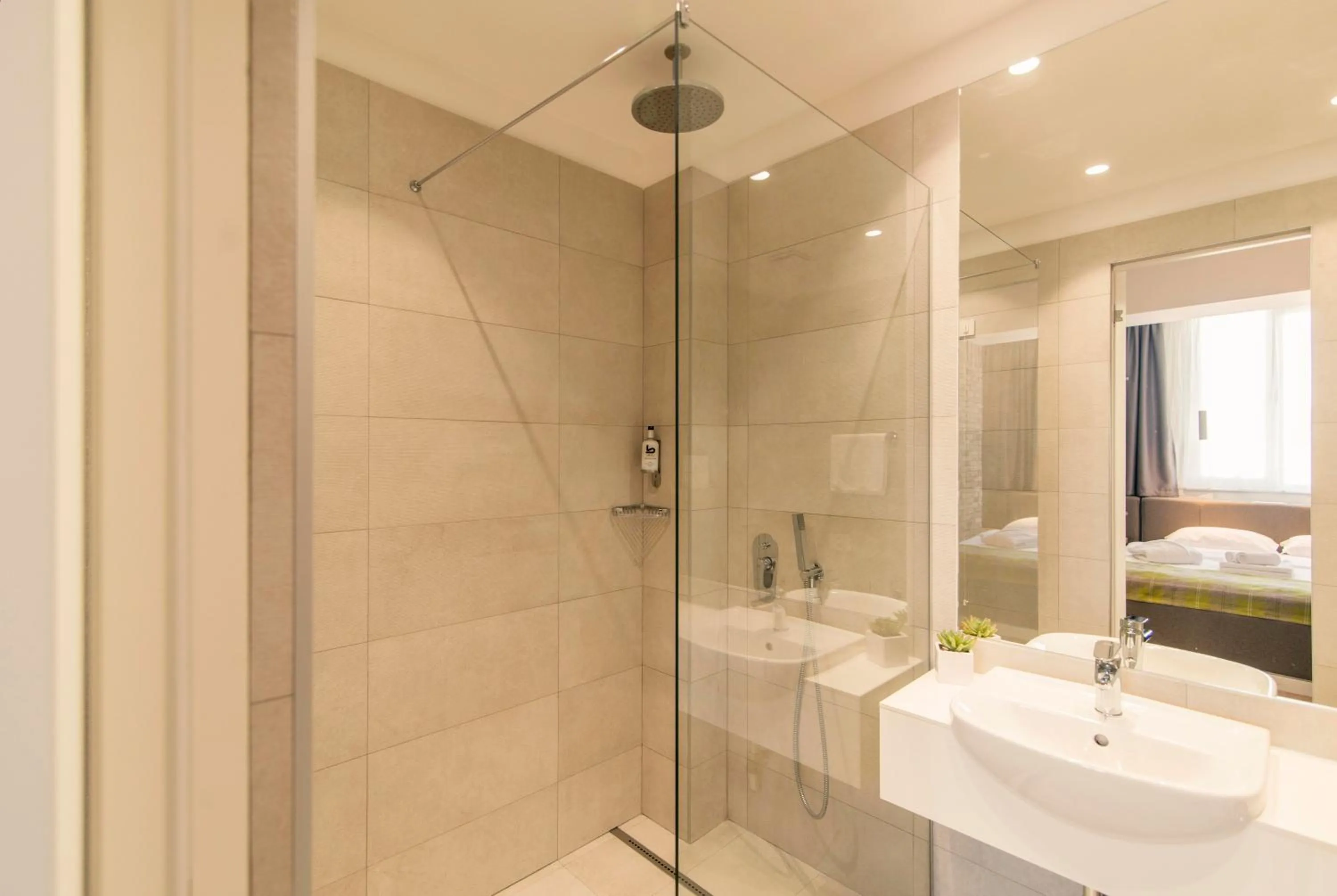 Belgrade Inn Garni Hotel