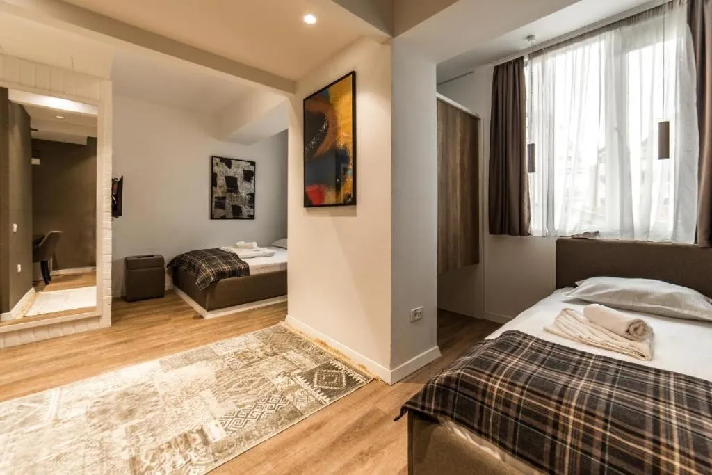 Bed in Belgrade Inn Garni Hotel