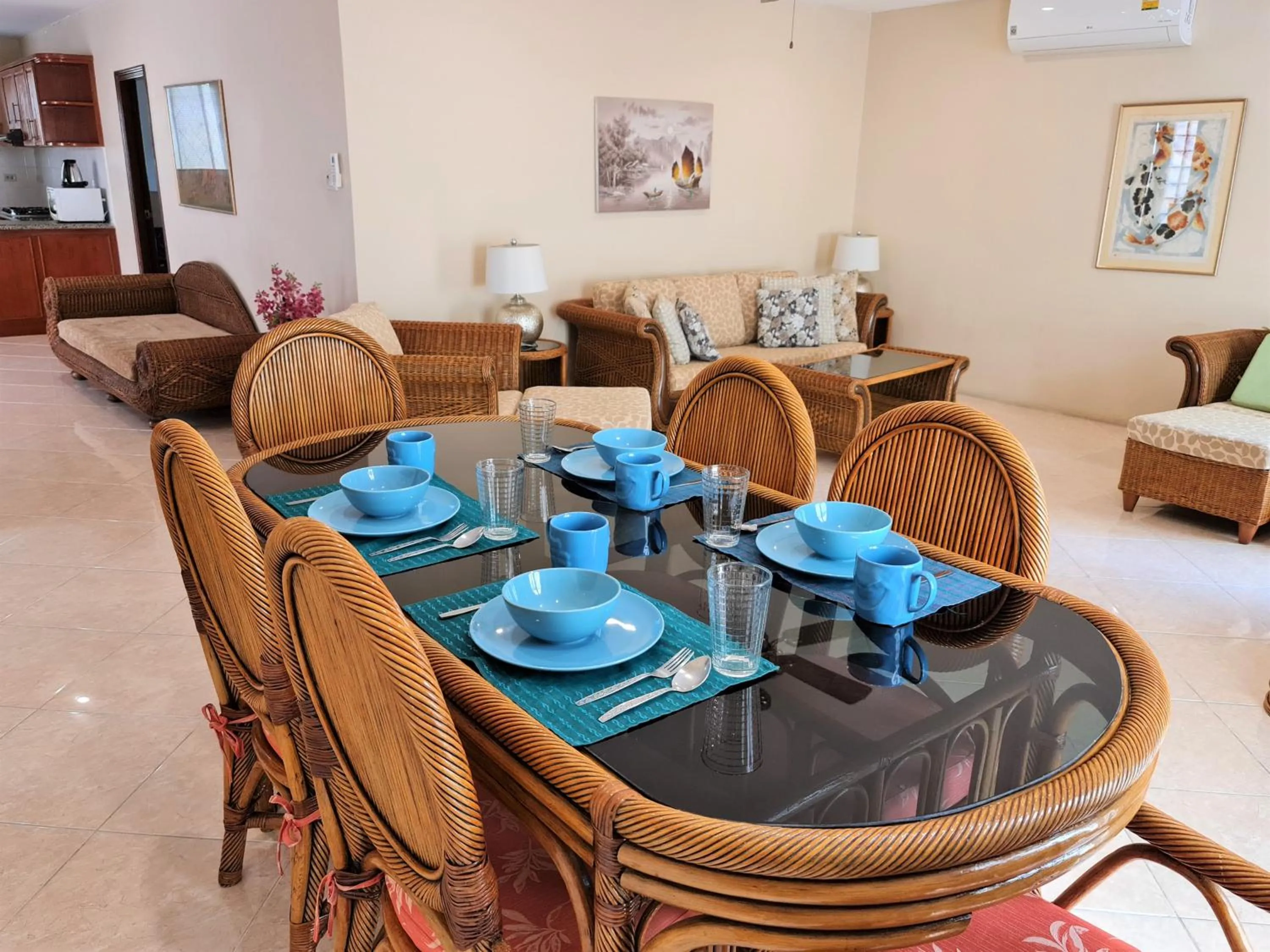 Living room, Restaurant/Places to Eat in Butterfly Garden Boutique Residences by Luxury View SHA Extra Plus