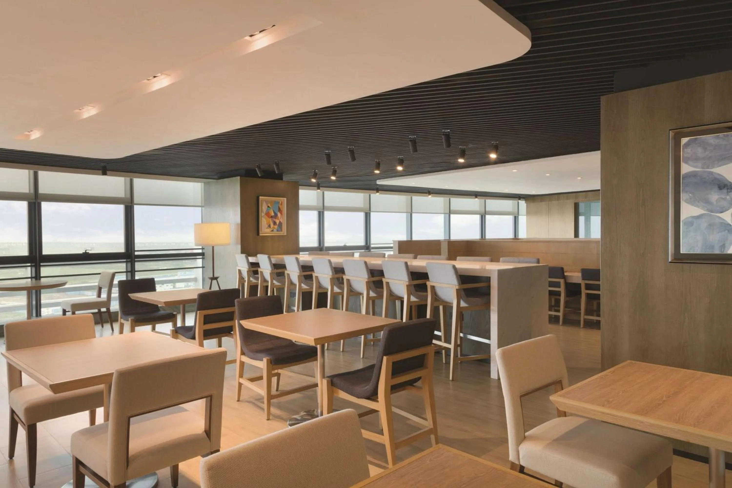 Lounge or bar in Hyatt House Shenzhen Airport