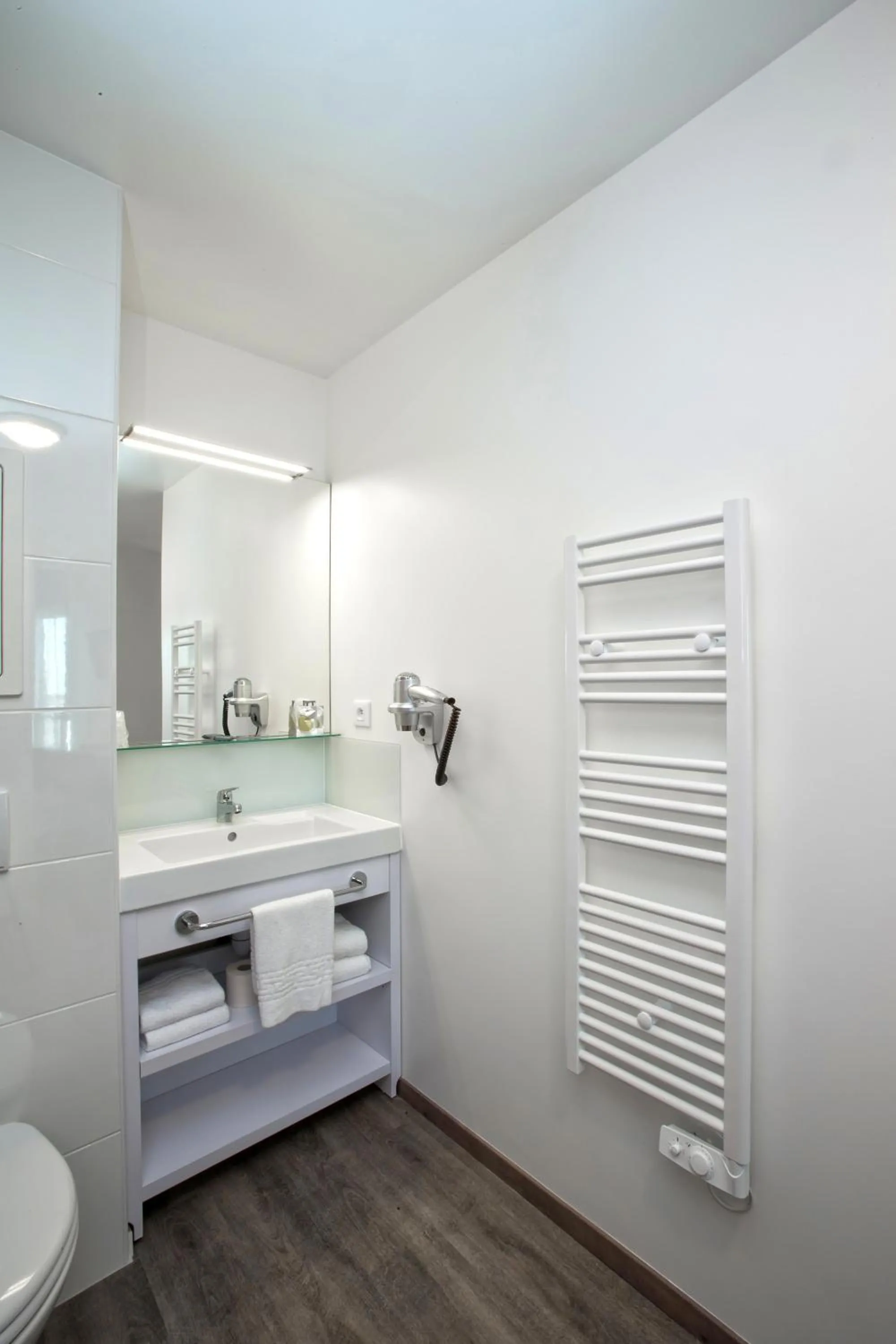 Bathroom in All Suites Appart Hôtel - Bordeaux - Pessac