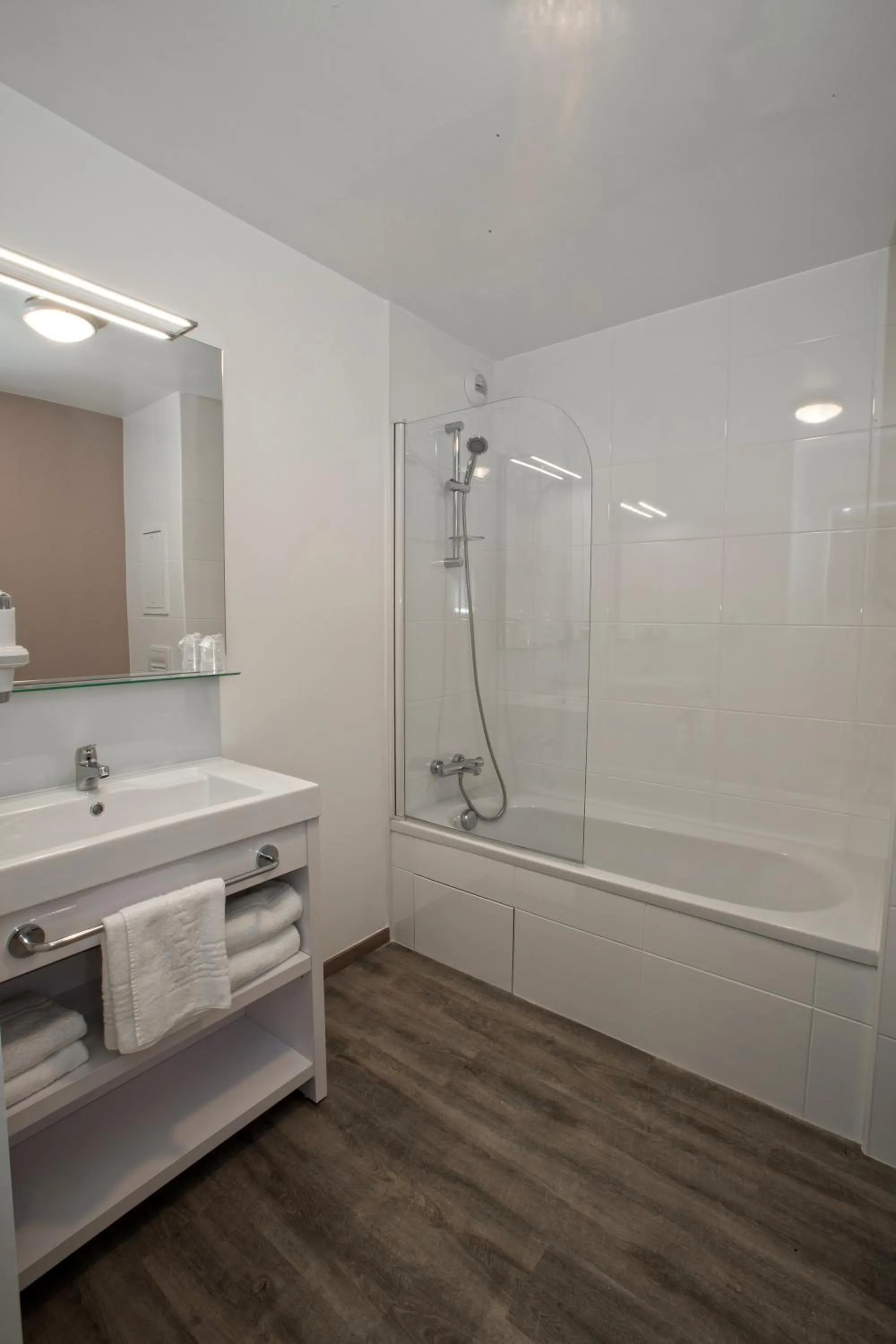 Bathroom in All Suites Appart Hôtel - Bordeaux - Pessac