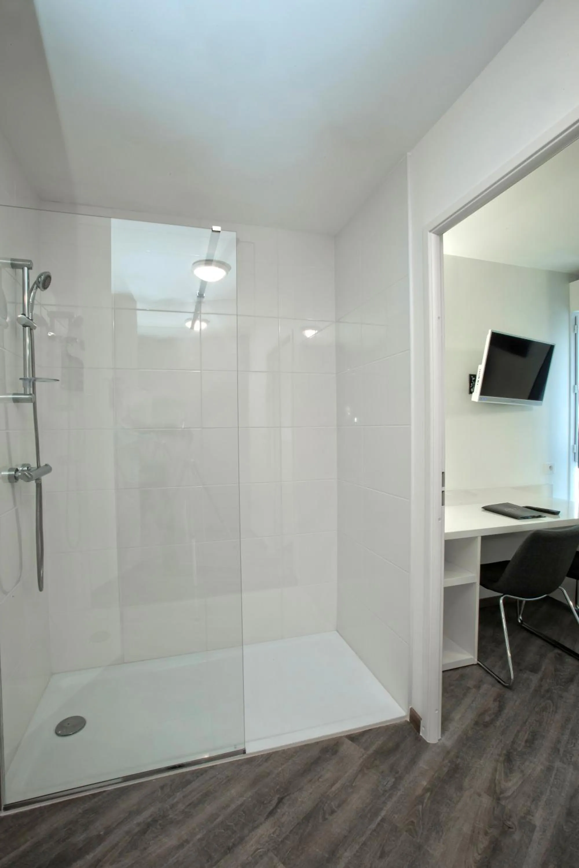 Bathroom in All Suites Appart Hôtel - Bordeaux - Pessac