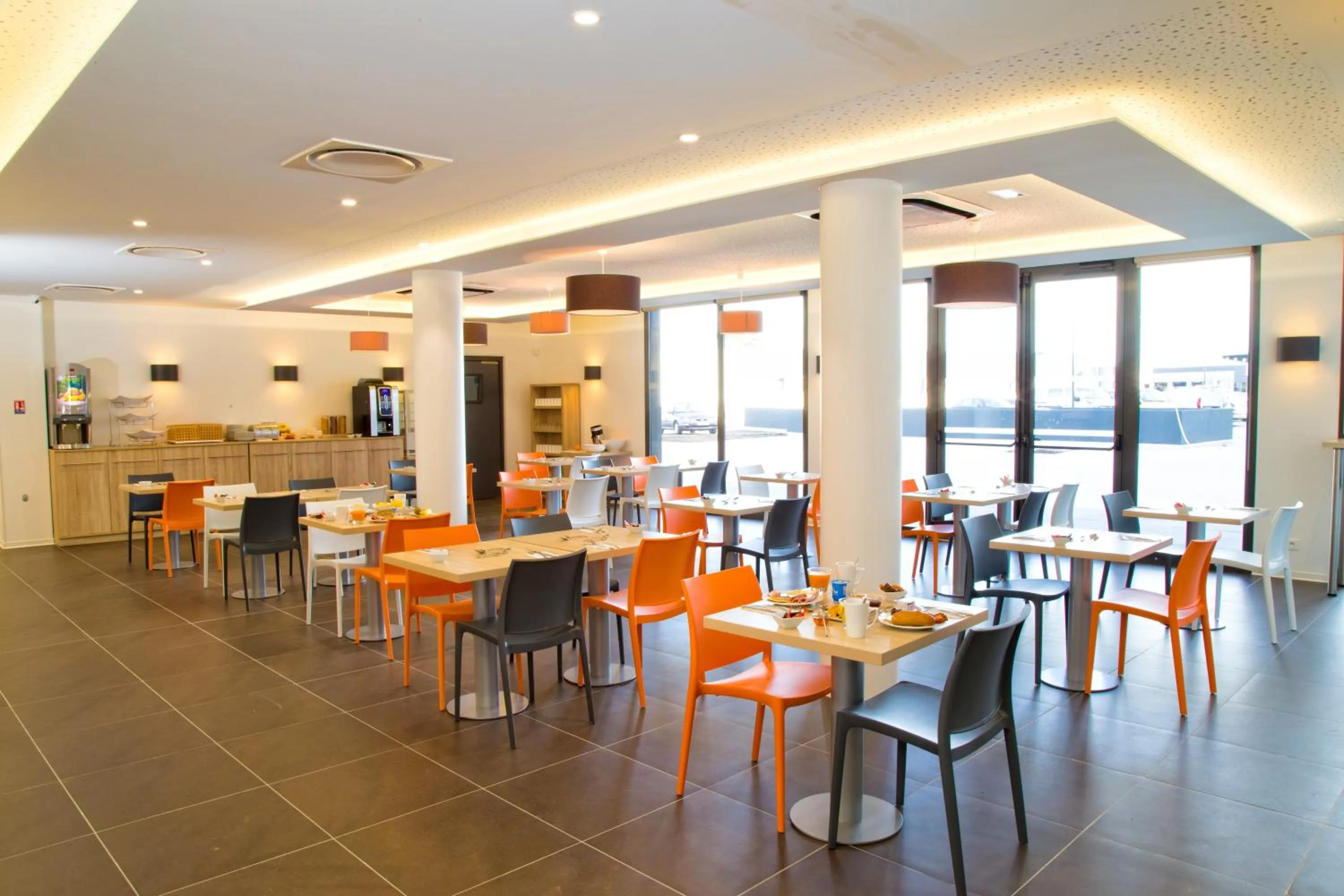 Restaurant/places to eat in All Suites Appart Hôtel - Bordeaux - Pessac