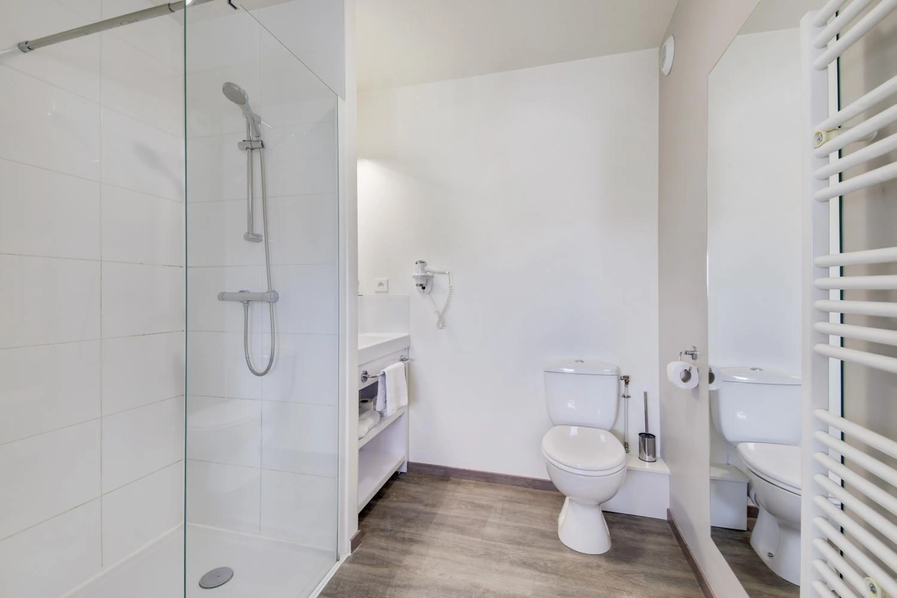 Bathroom in All Suites Appart Hôtel - Bordeaux - Pessac