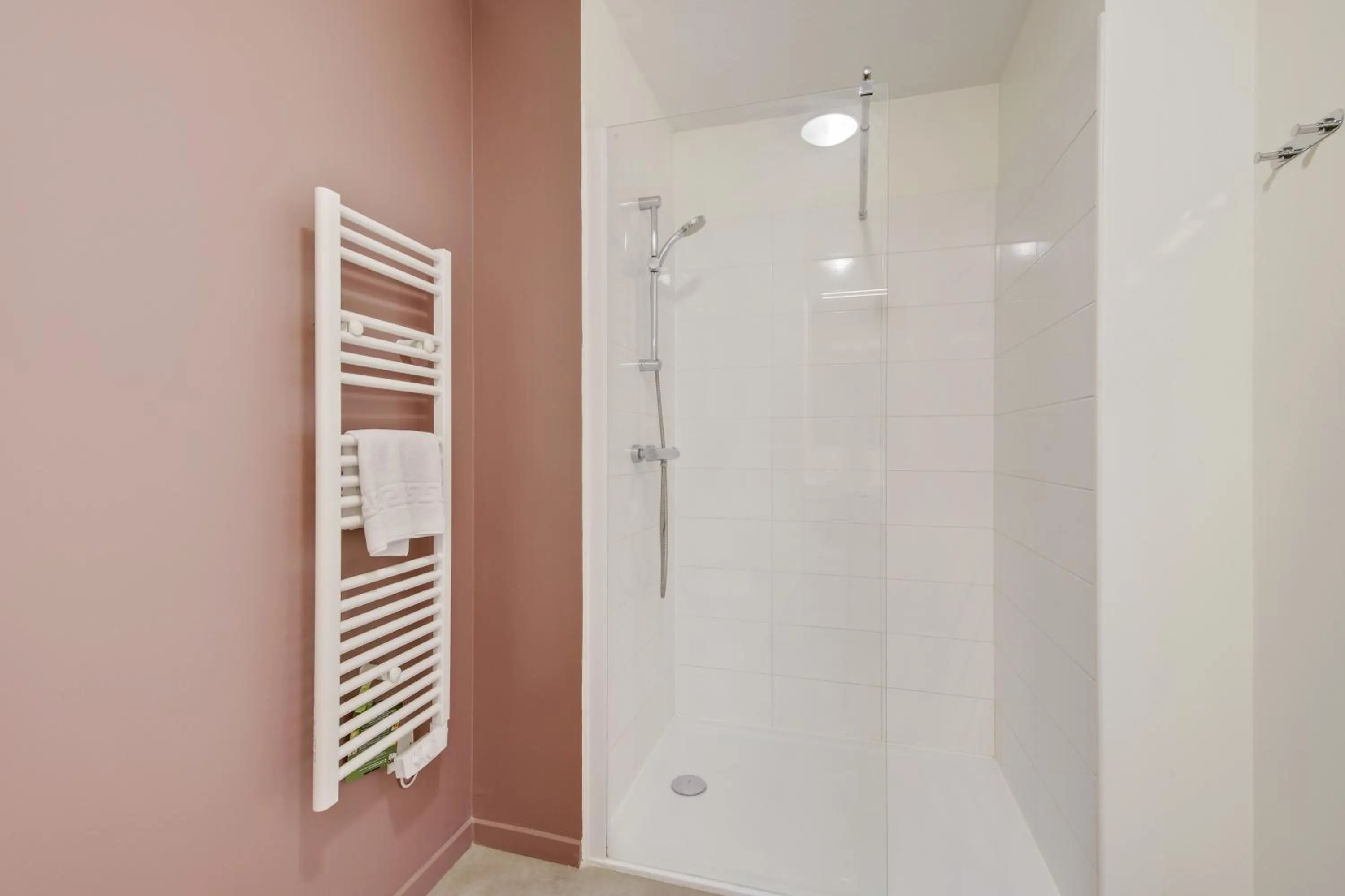 Bathroom in All Suites Appart Hôtel - Bordeaux - Pessac