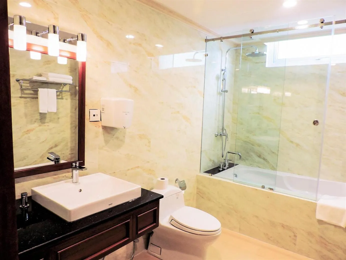 Bathroom in Minh Tam Phu Nhuan Hotel & Spa
