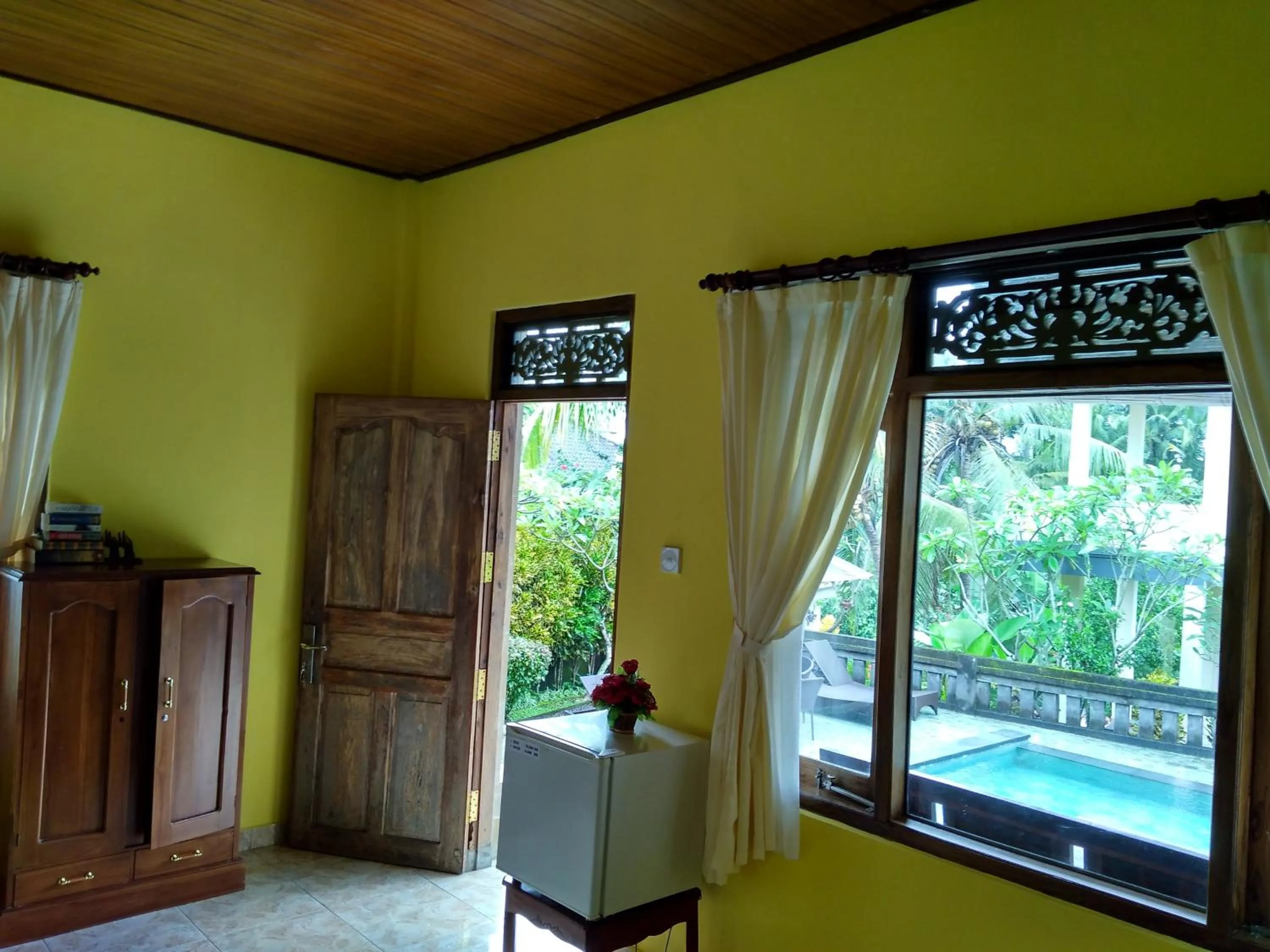 Area and facilities in Kartika Bungalows