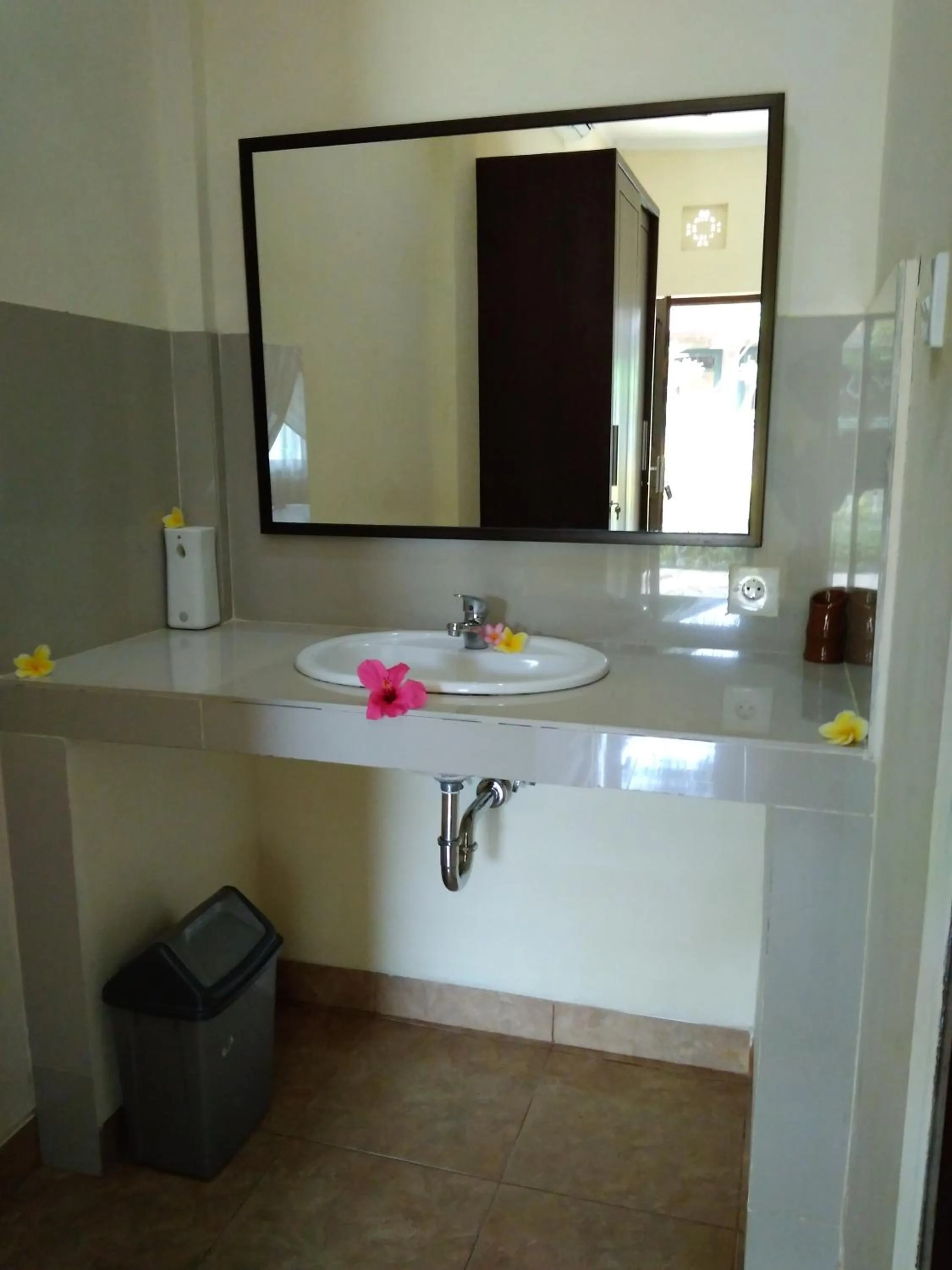 Area and facilities in Kartika Bungalows