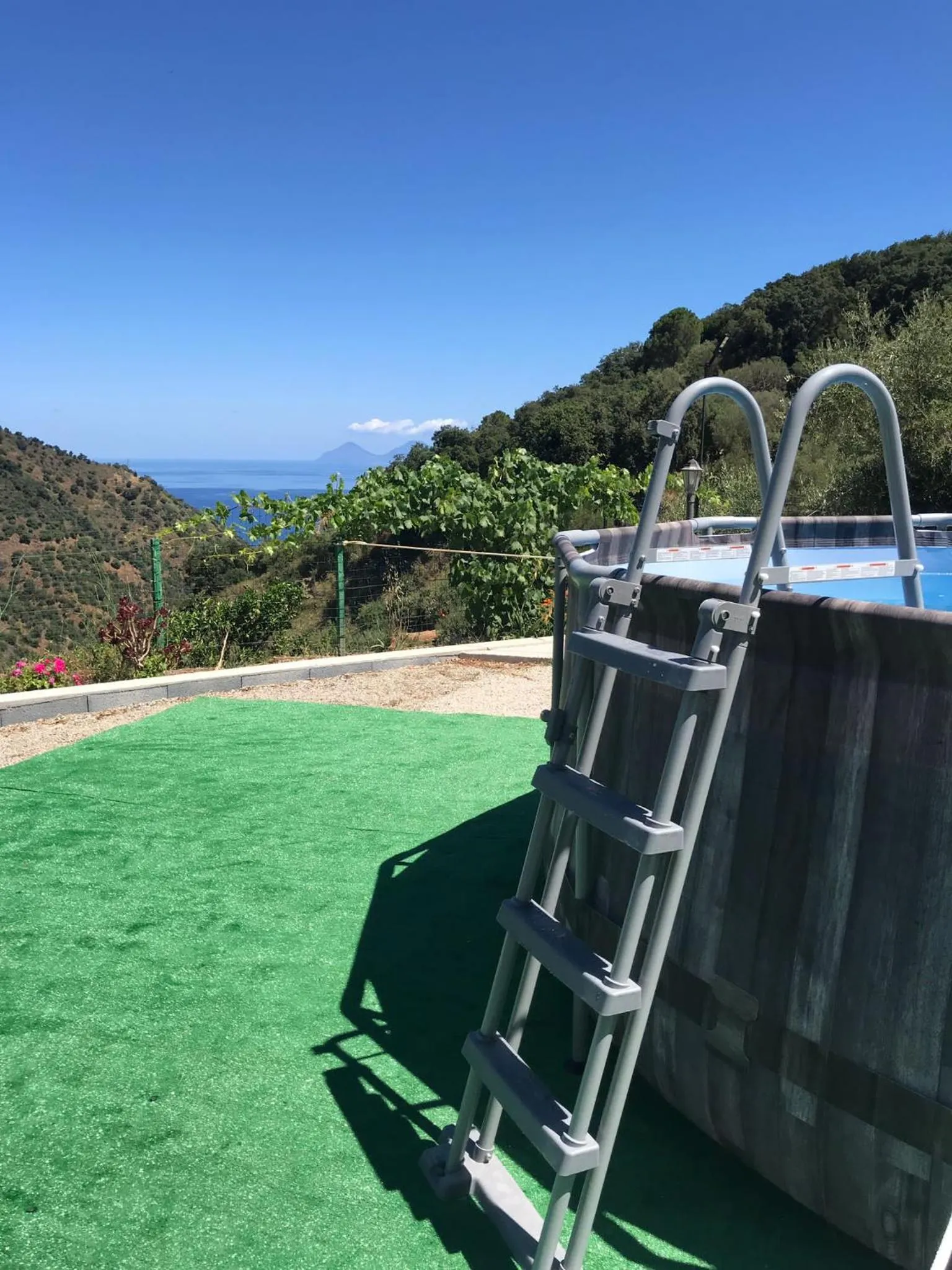 Pool view in B&B Gàttina