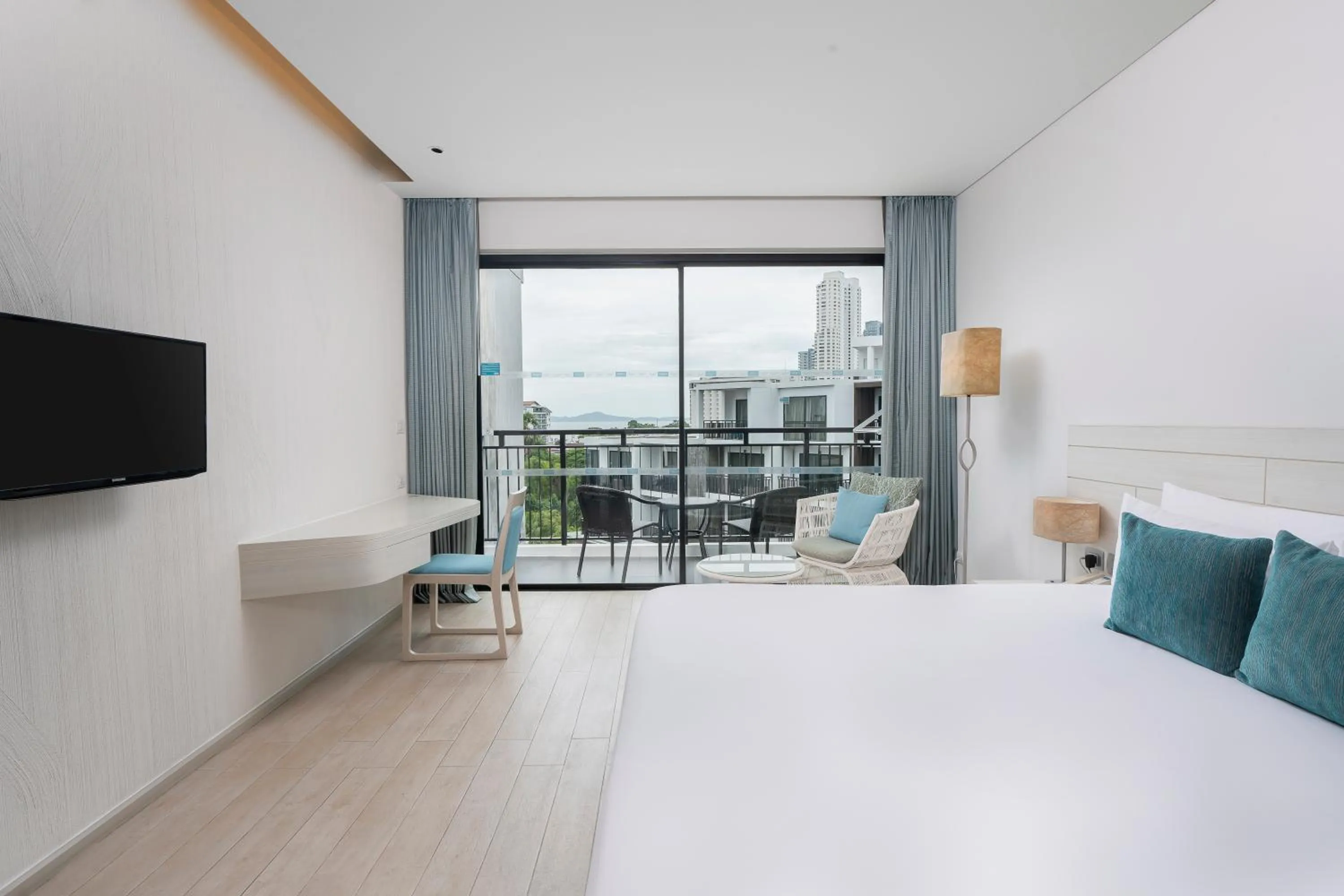 Bed in Centara Life Maris Resort Jomtien