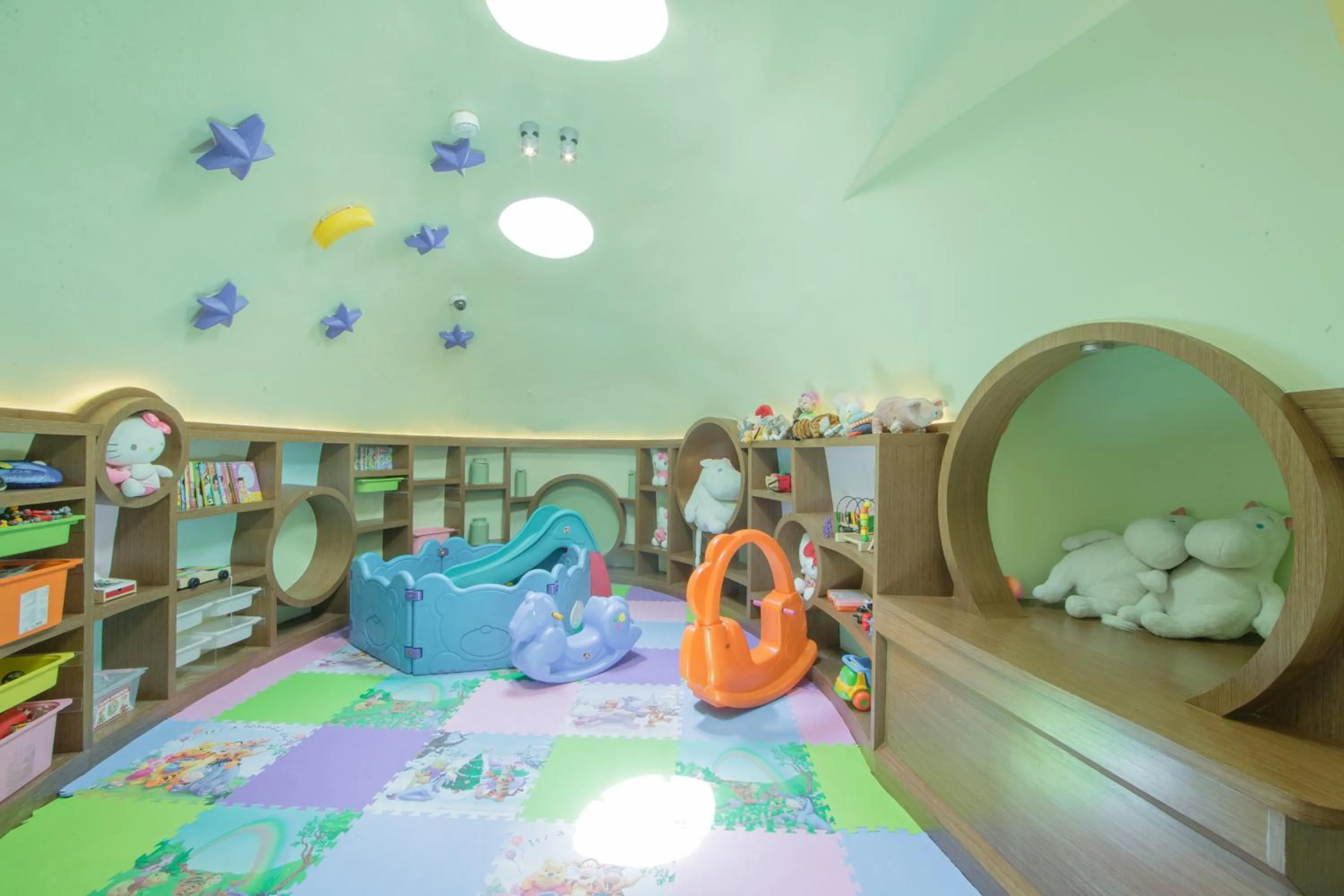 Children play ground, Bed in Centara Life Maris Resort Jomtien