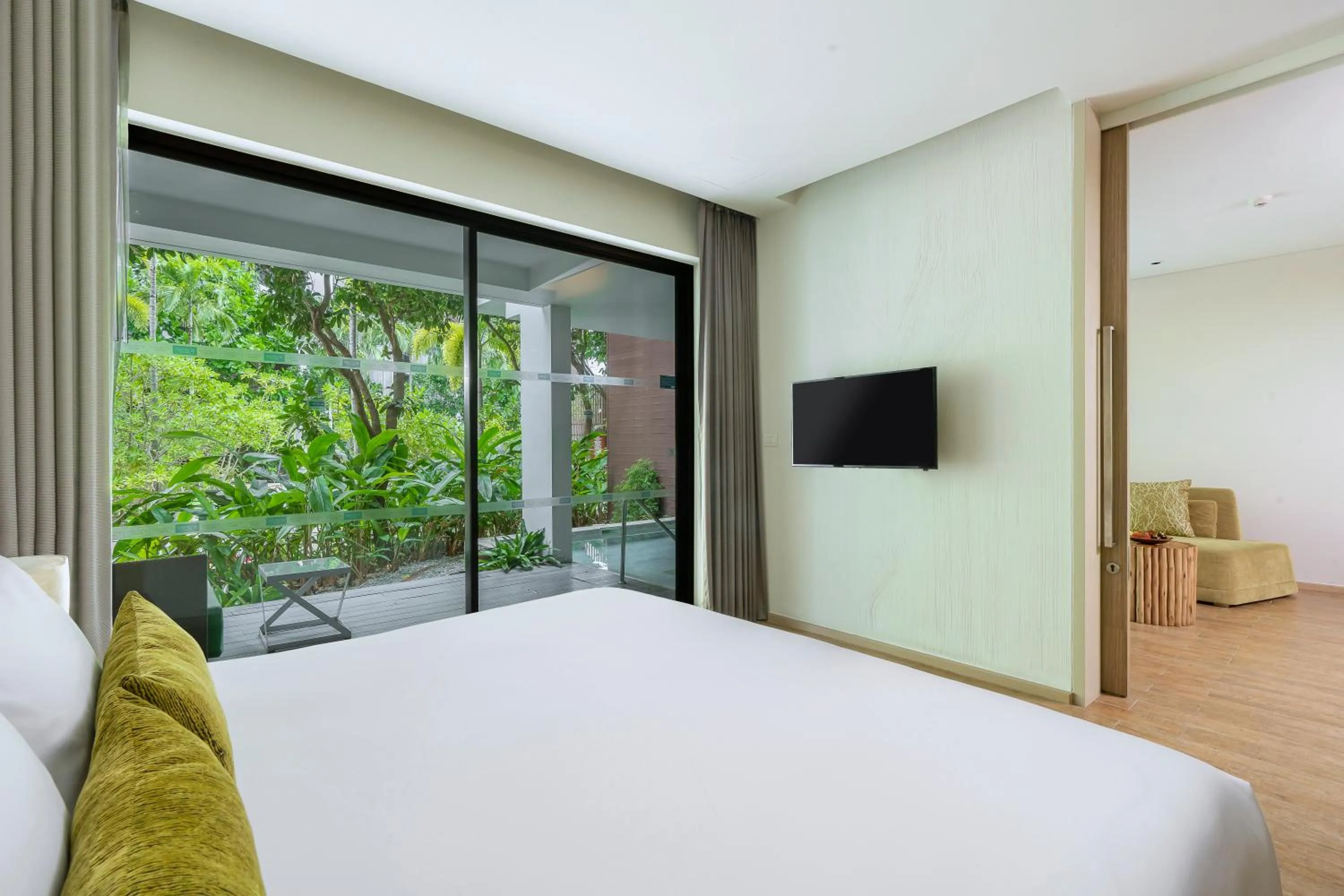 Bed in Centara Life Maris Resort Jomtien