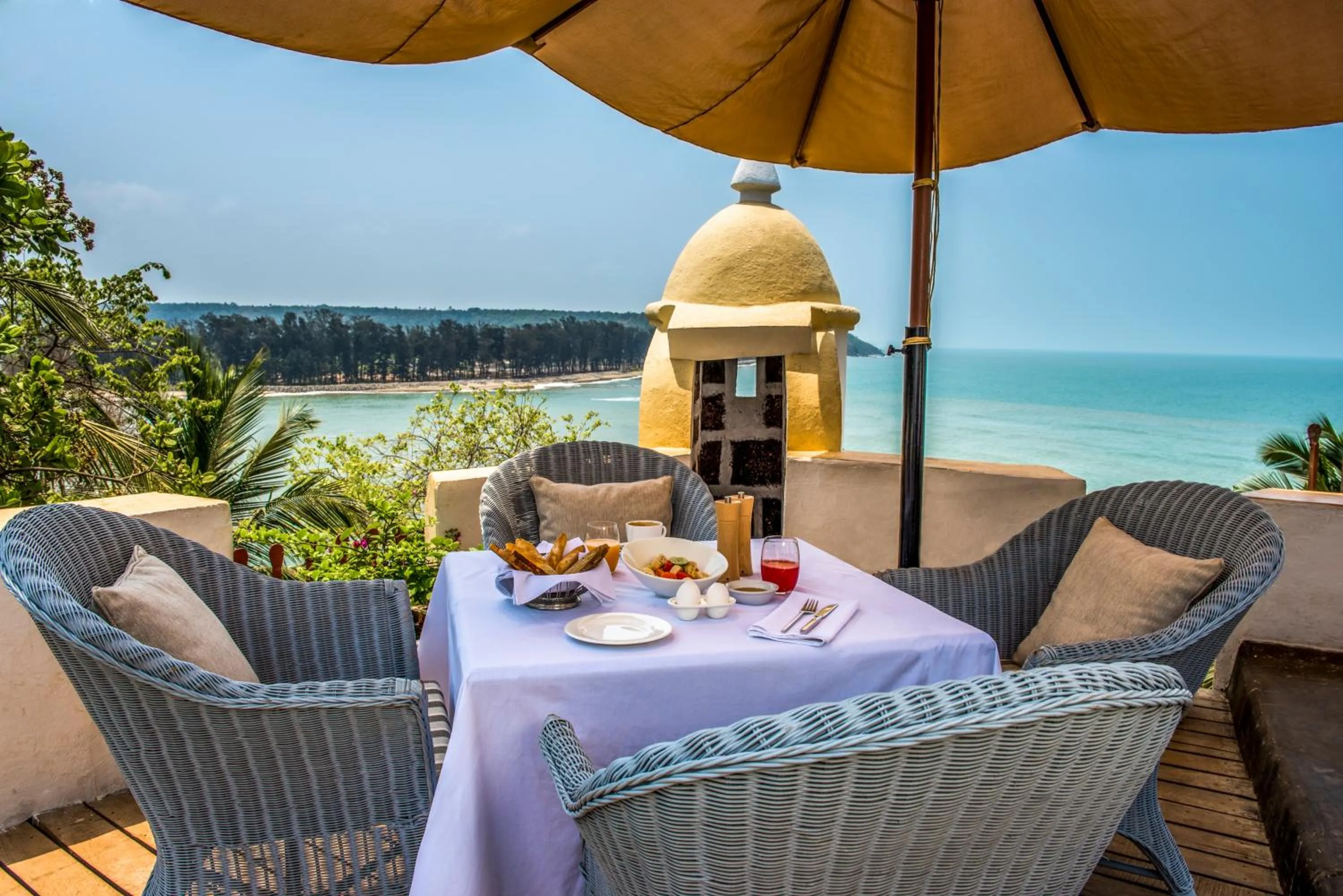 Restaurant/places to eat in Fort Tiracol Goa