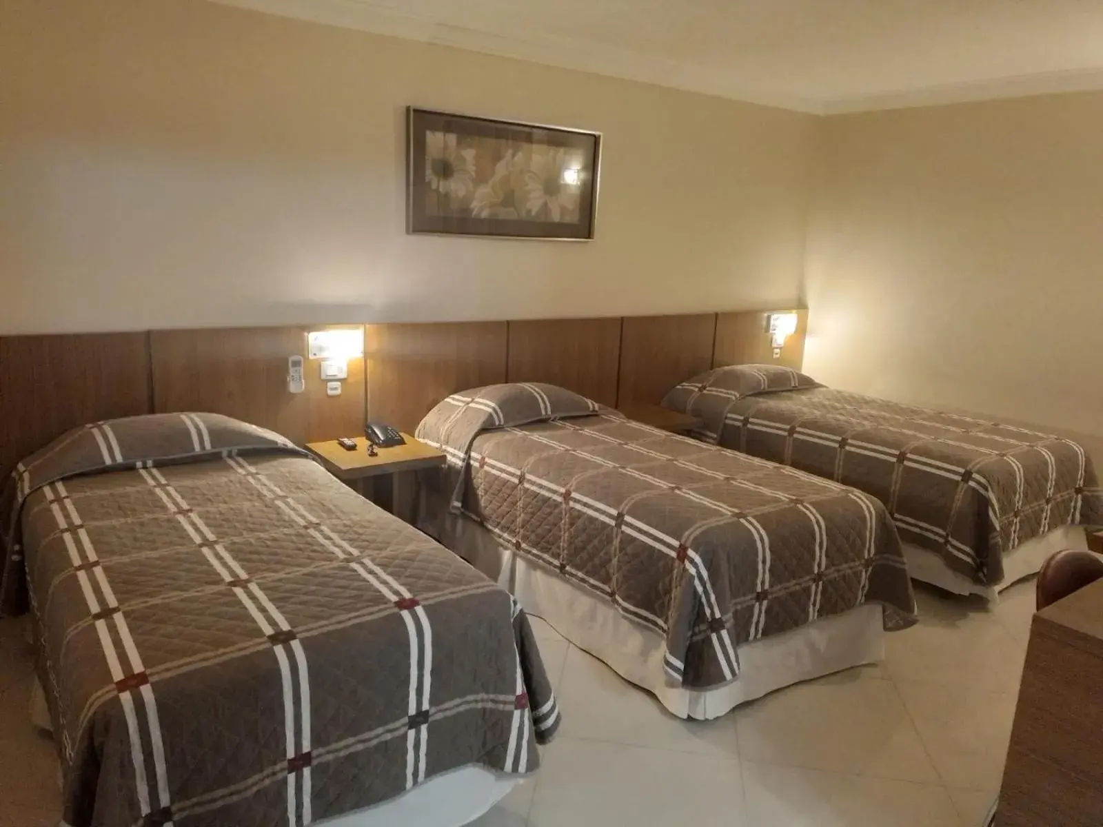 Superior Triple Room in Barbur Center Hotel Superior Triple Room in Barbur Center Hotel